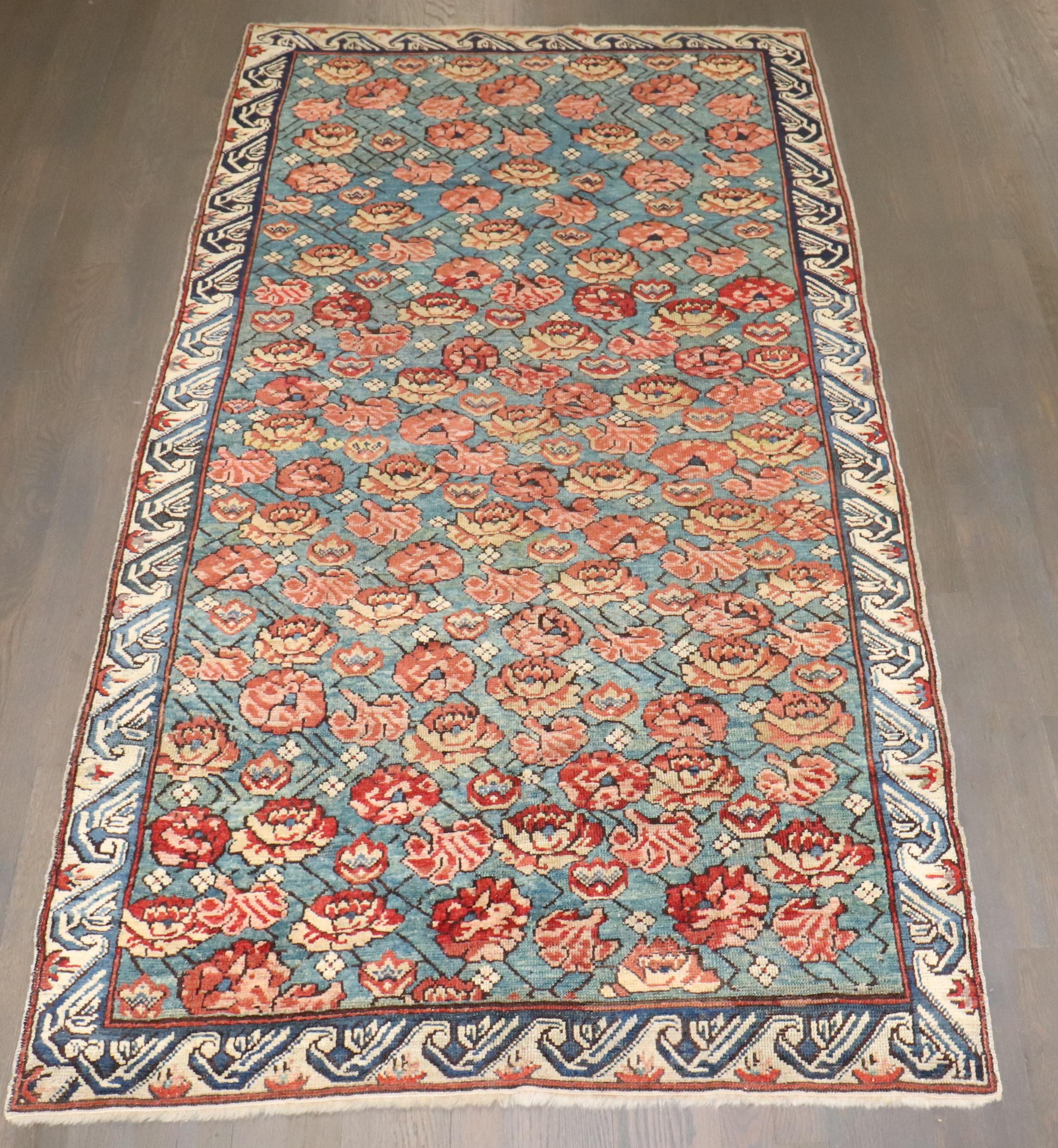 Tapis Kuba caucasien ancien vert zéychour de la collection Zabihi Bon état - En vente à New York, NY