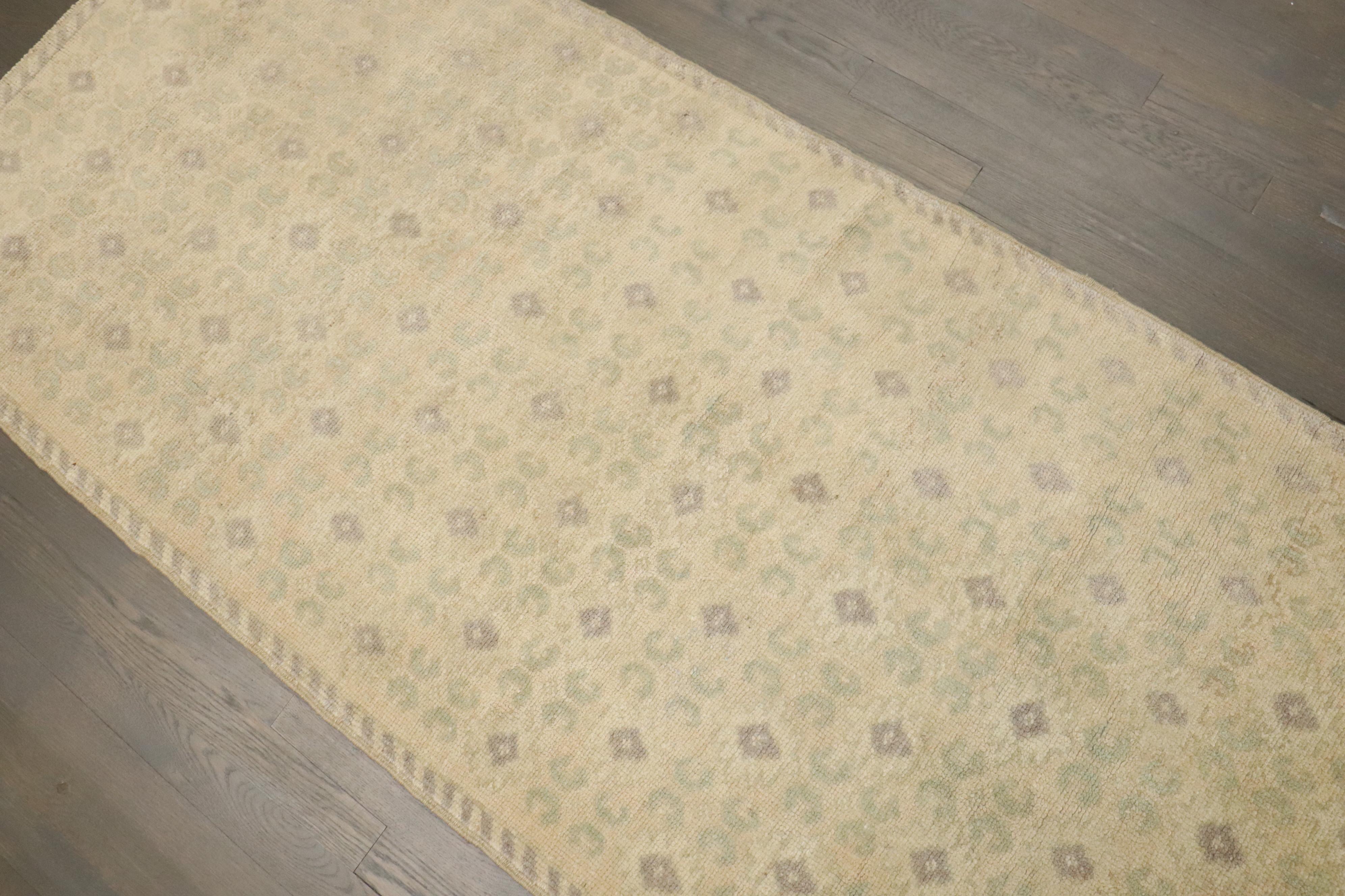 Zabihi Collection Beige Green Accent Mid-20th Century Turkish  Runner In Excellent Condition For Sale In New York, NY