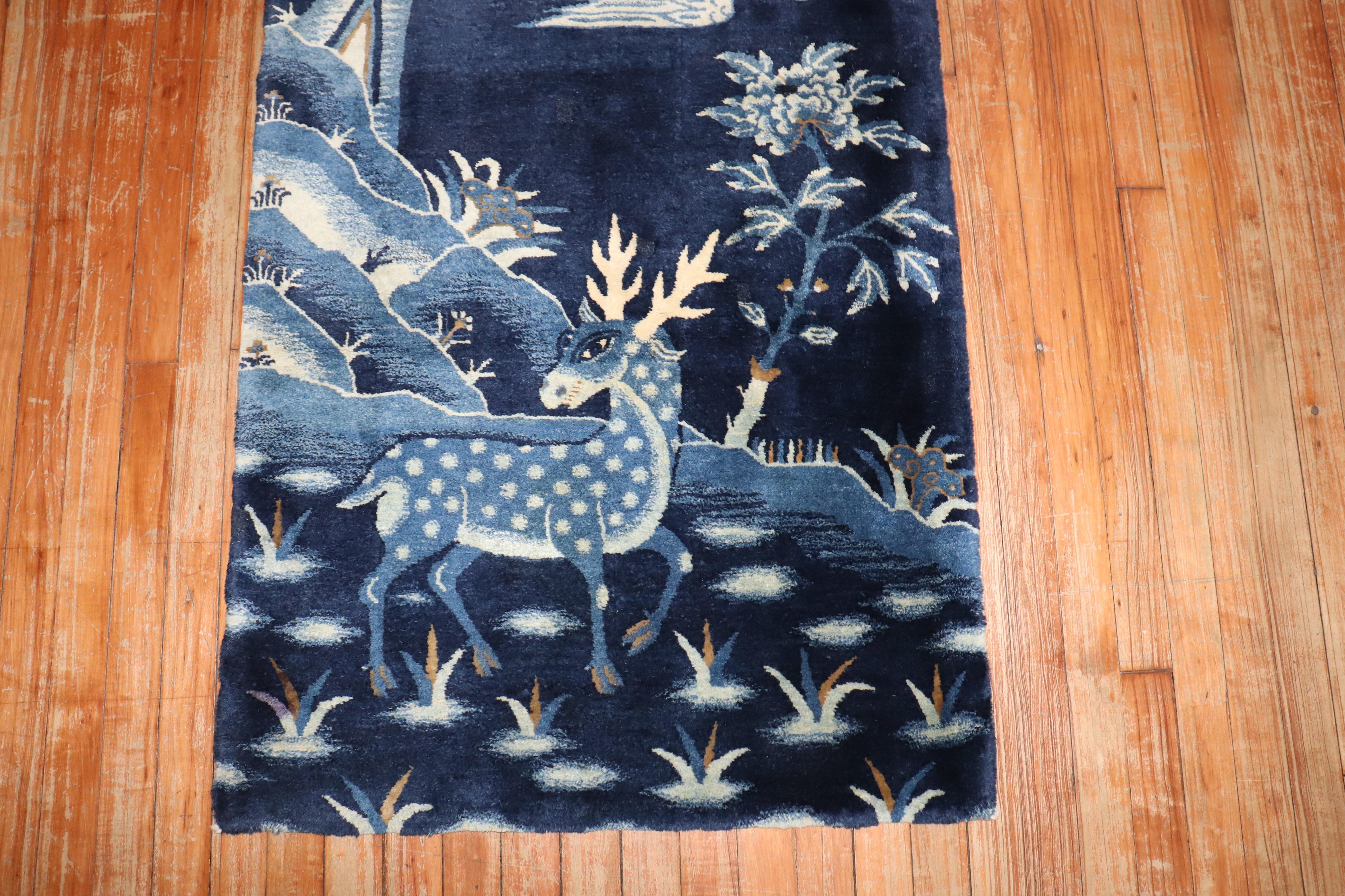 Chinois Tapis graphique chinois bleu de la collection Zabihi en vente
