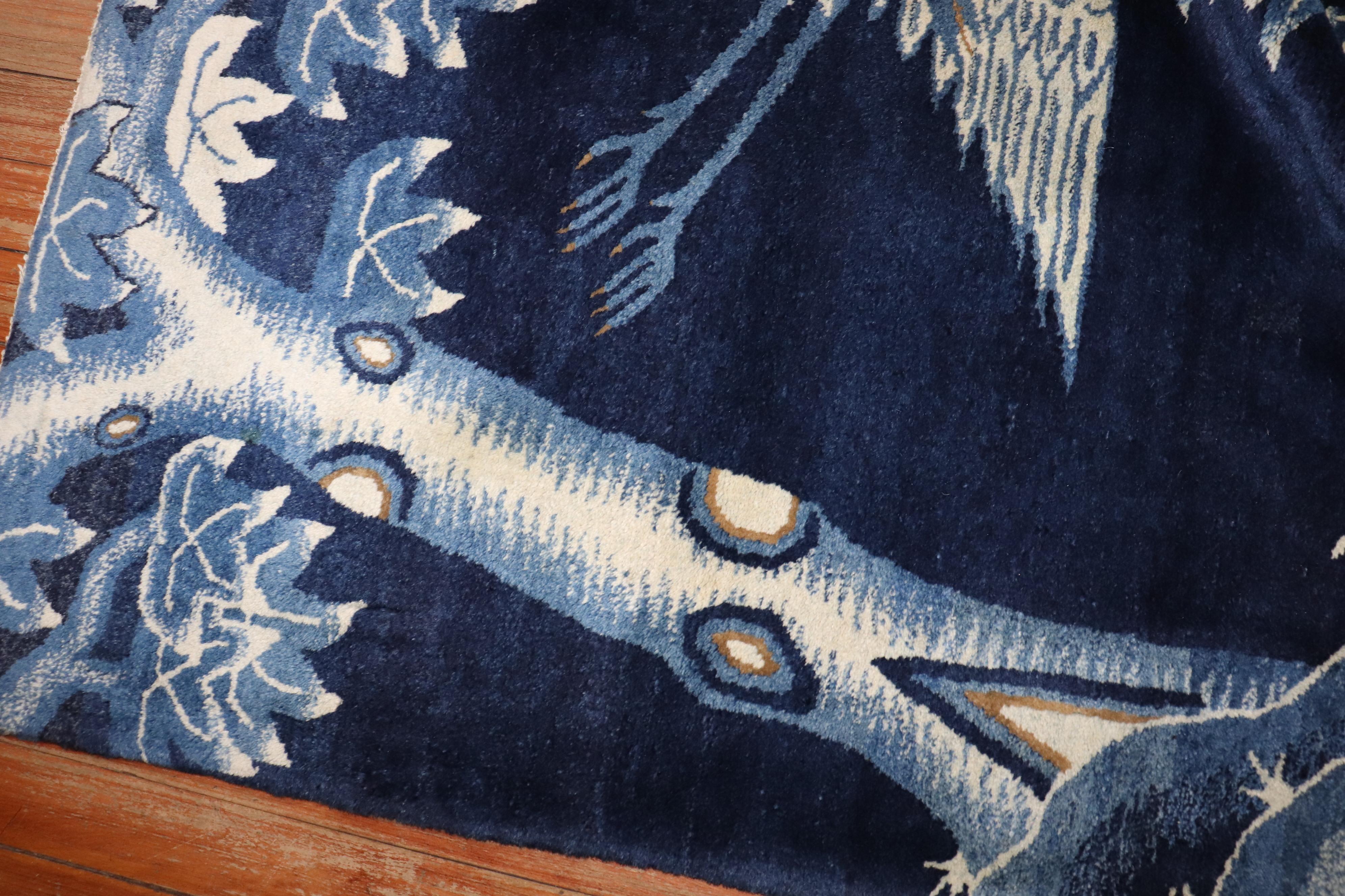 Tapis graphique chinois bleu de la collection Zabihi Bon état - En vente à New York, NY