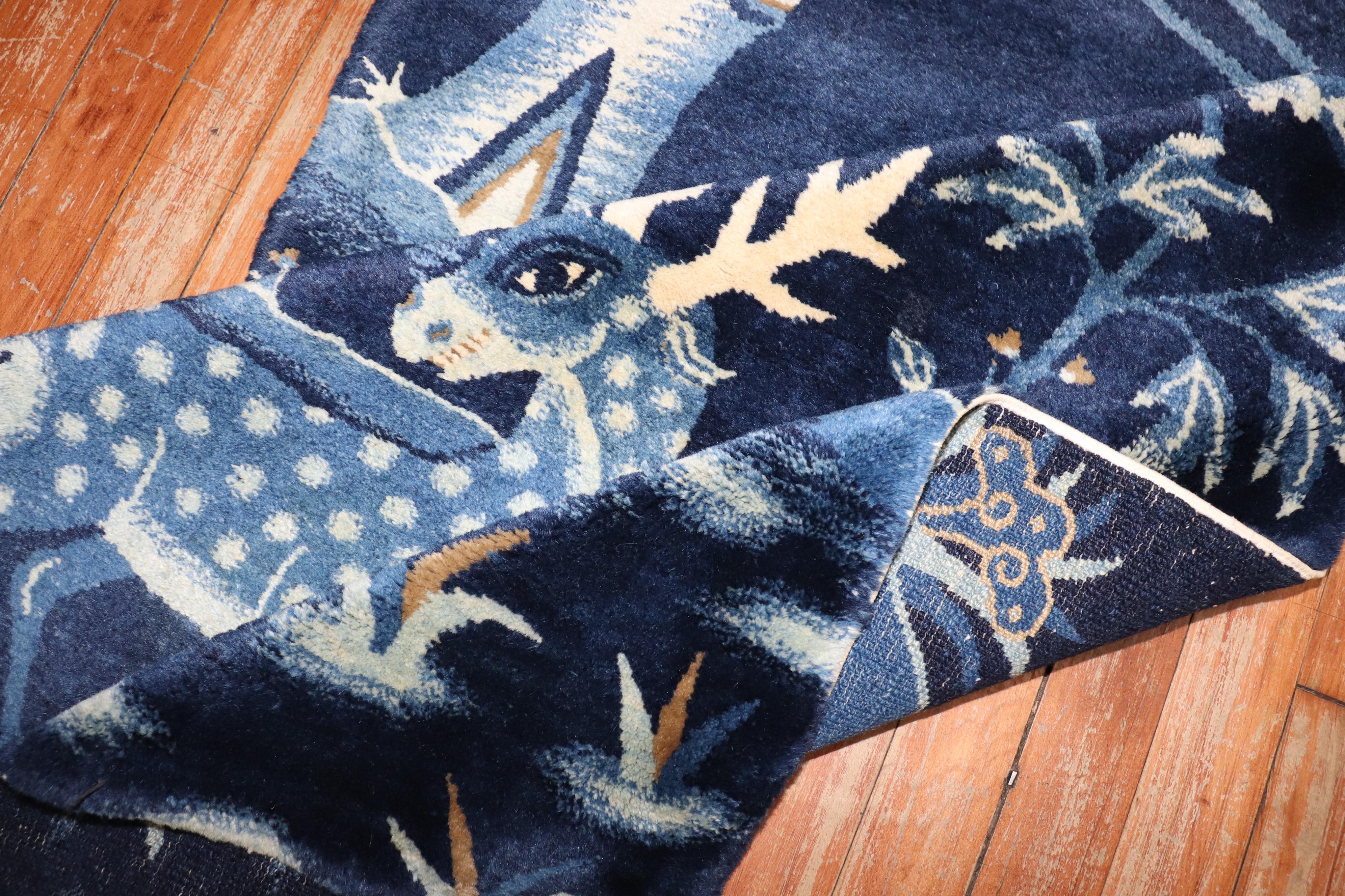 20ième siècle Tapis graphique chinois bleu de la collection Zabihi en vente