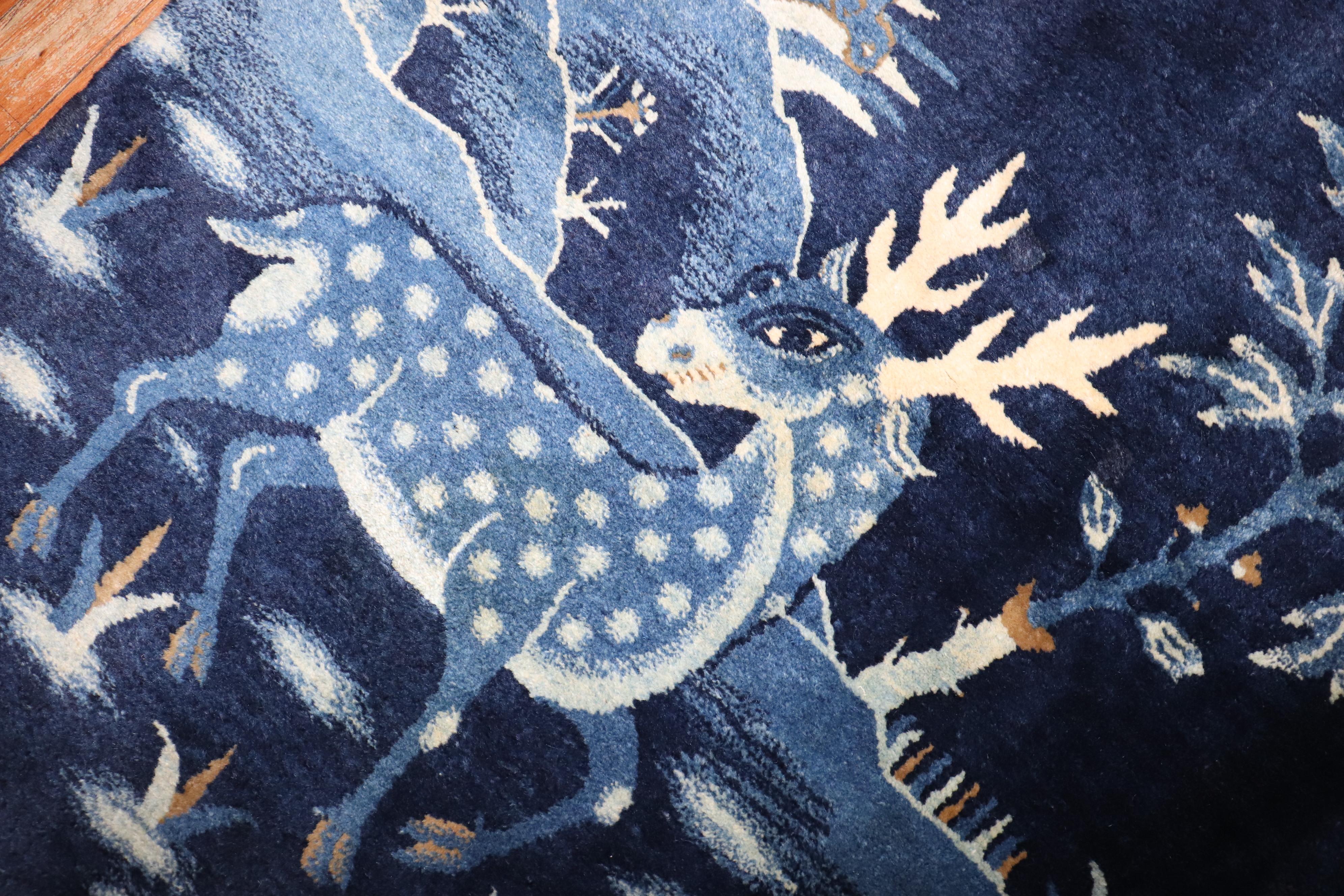 Tapis graphique chinois bleu de la collection Zabihi en vente 1