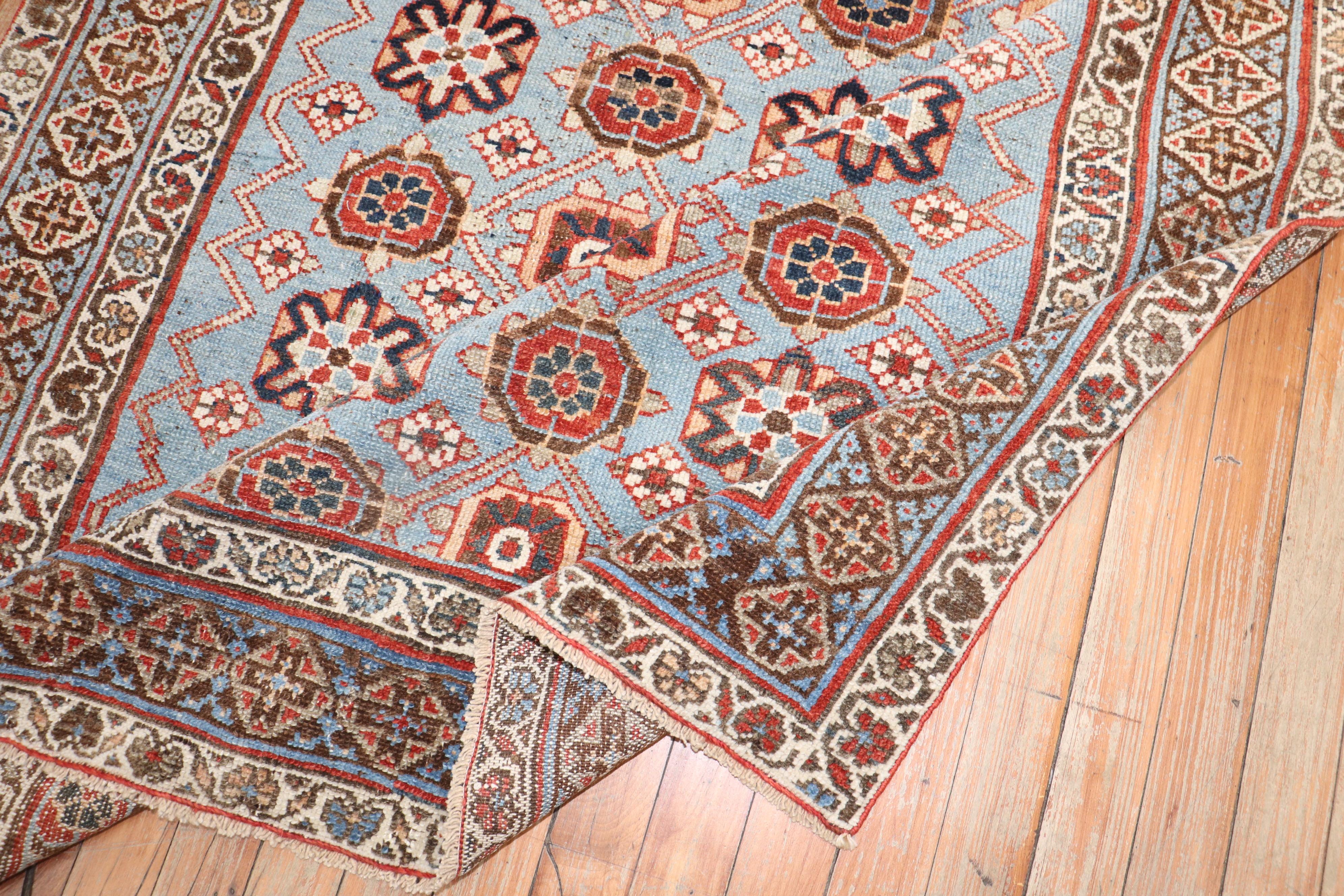 Perse Tapis persan ancien décoratif bleu de la collection Zabihi en vente