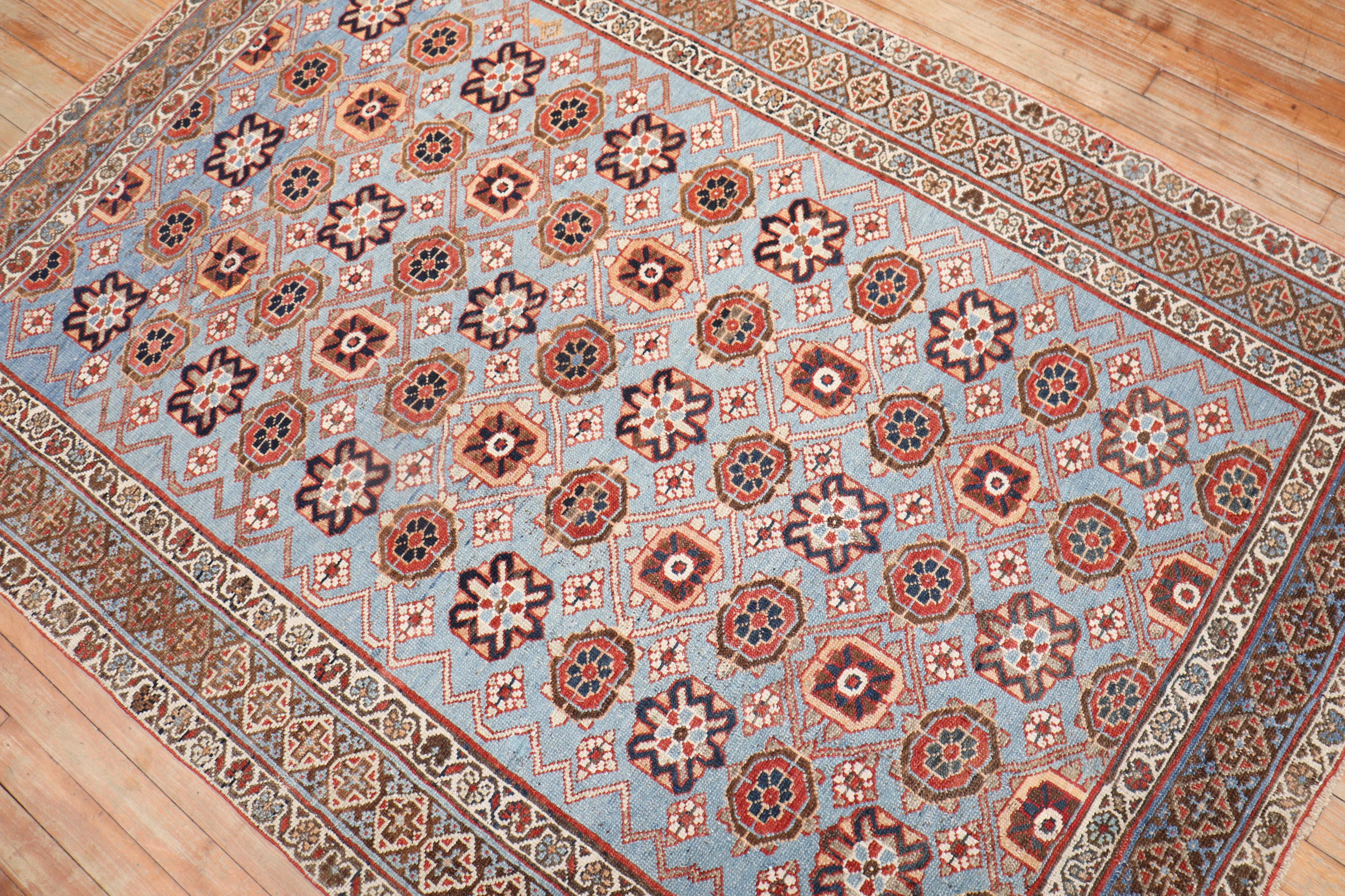 Tapis persan ancien décoratif bleu de la collection Zabihi en vente 1