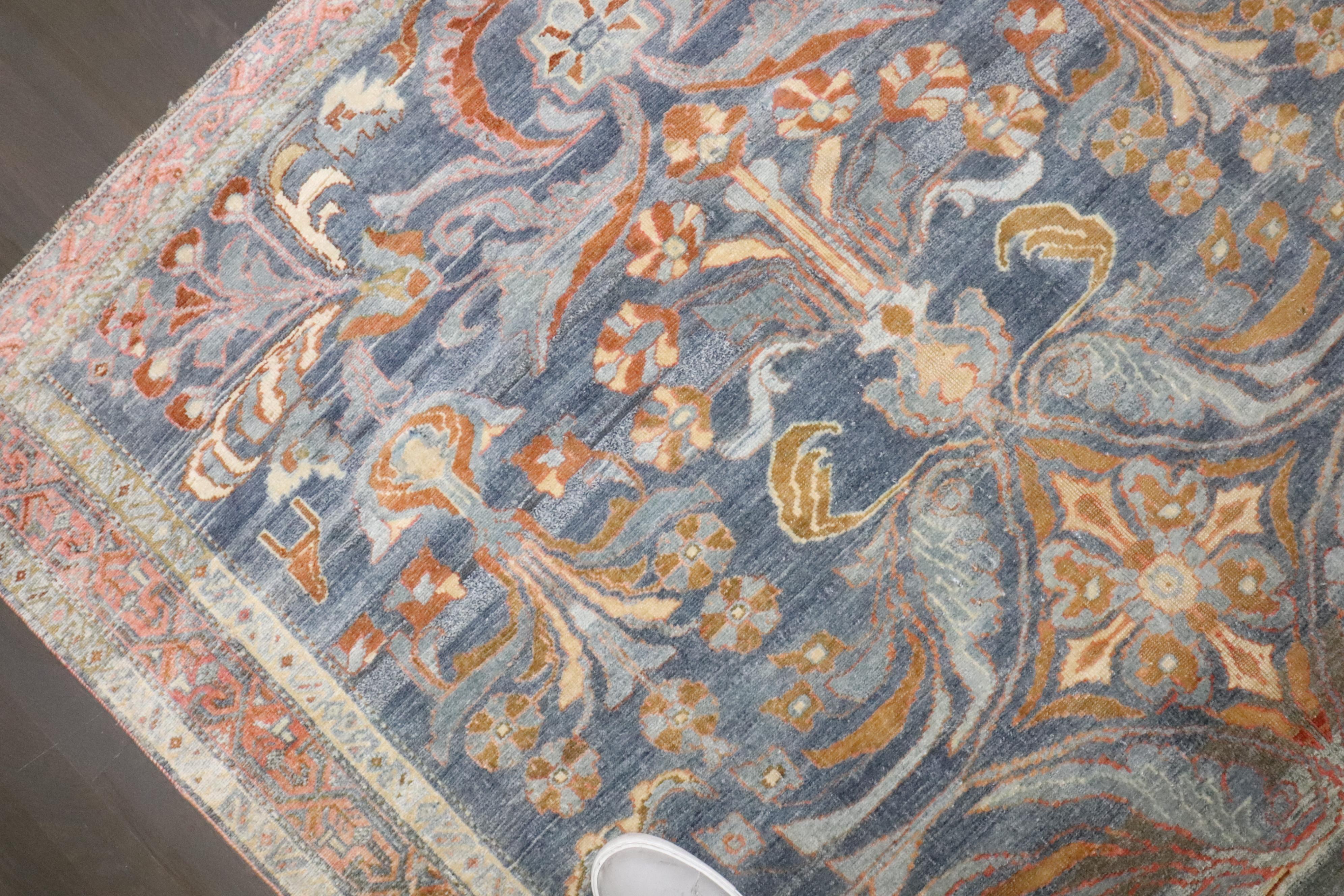 Tappeto Zabihi Collection Blu Formale Antico Persiano Malayer In condizioni buone in vendita a New York, NY