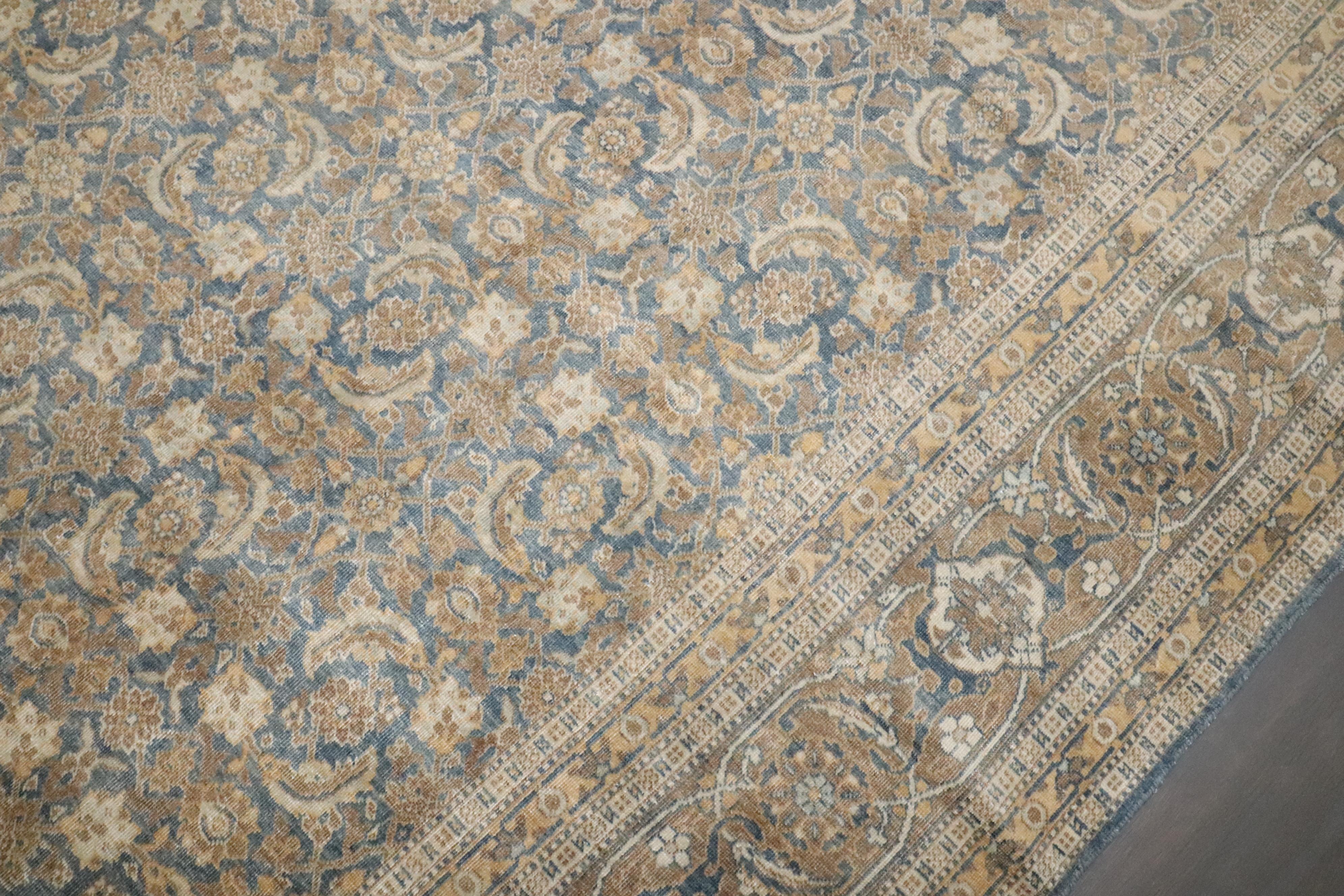 20ième siècle The Collective Blue Gold Persian Tabriz Room Size Carpet (tapis persan Tabriz bleu et or) en vente