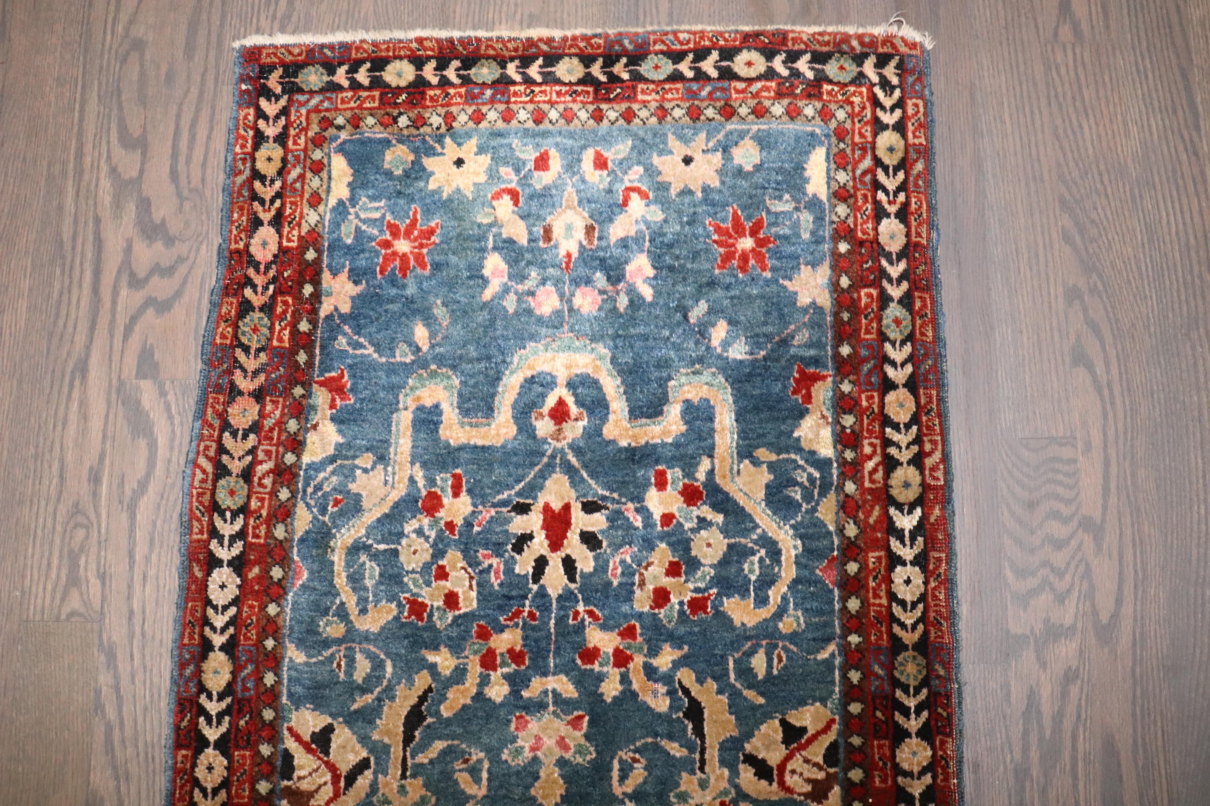 Persiano Zabihi Collection Blue Mat Size Antique Sarouk Ferehan Rug in vendita