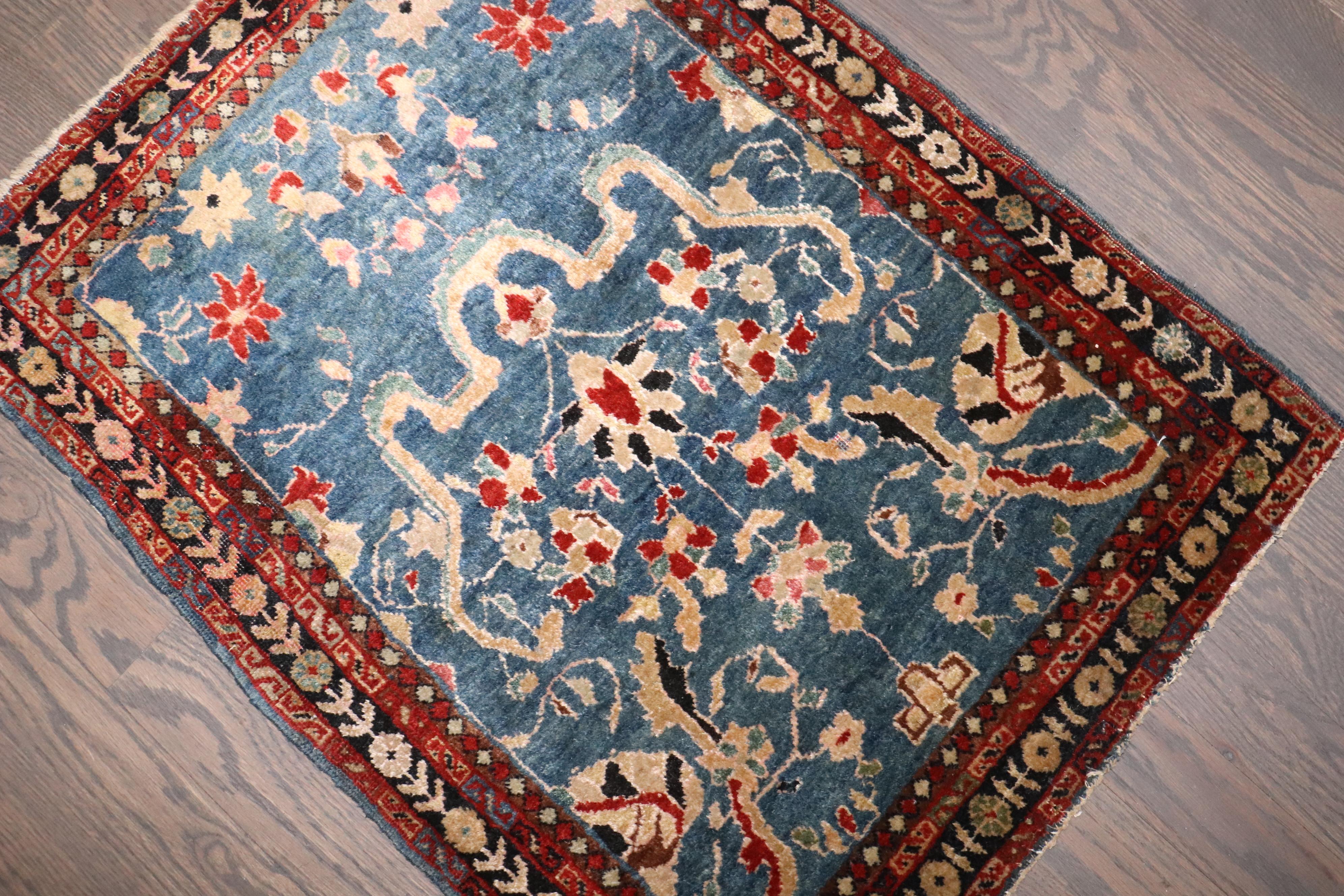 Tessuto a mano Zabihi Collection Blue Mat Size Antique Sarouk Ferehan Rug in vendita