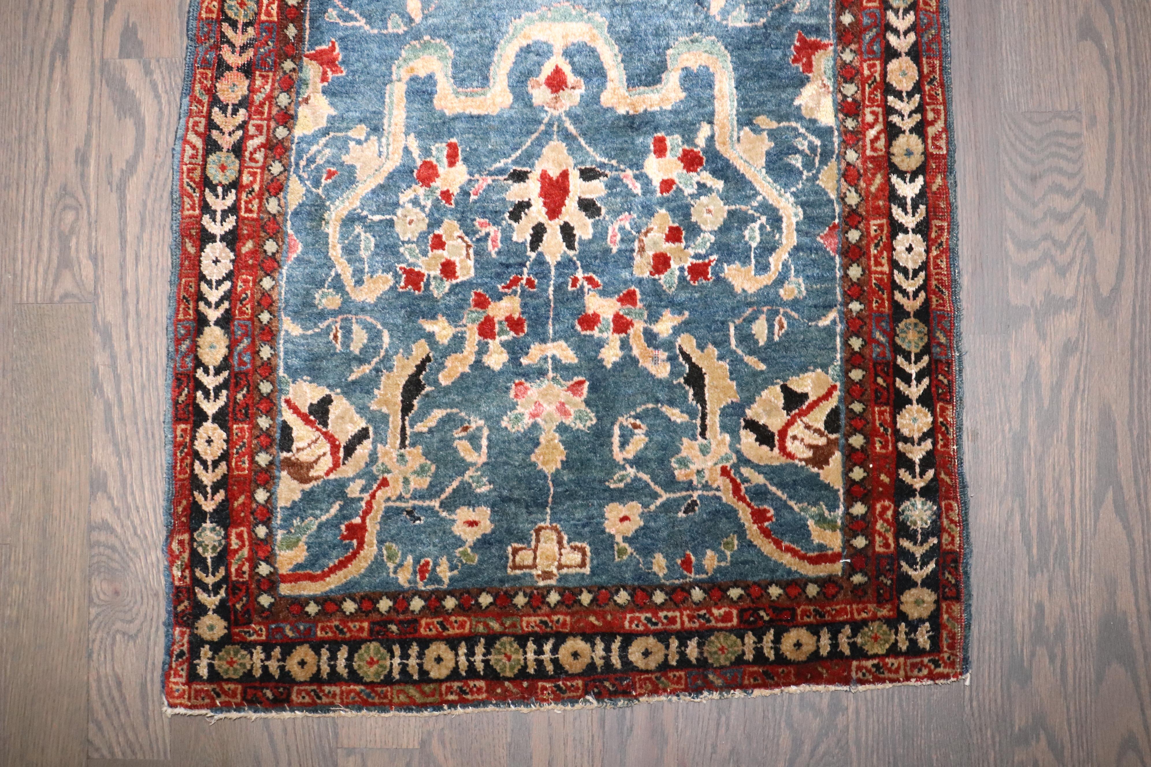 XX secolo Zabihi Collection Blue Mat Size Antique Sarouk Ferehan Rug in vendita