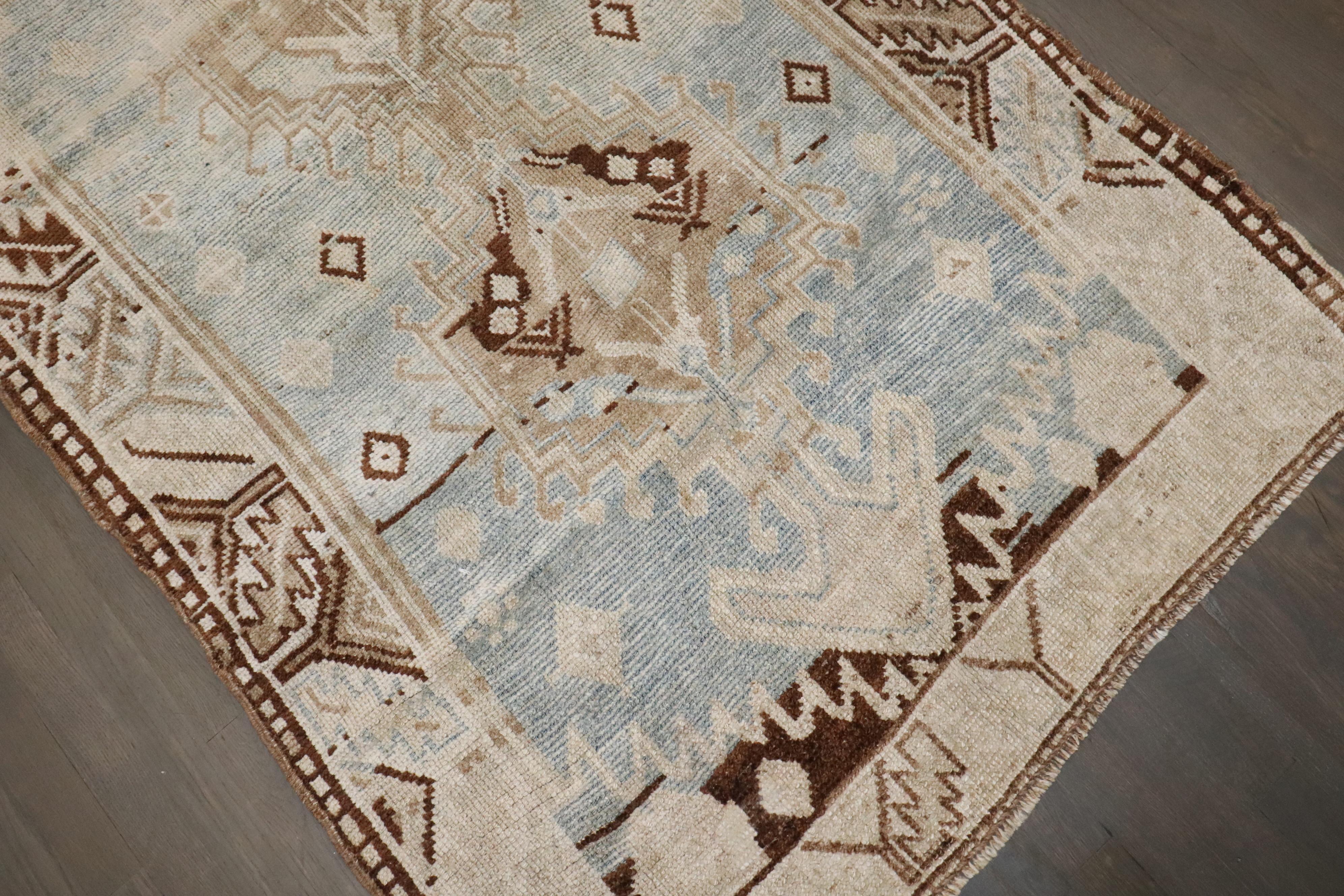 Tappeto persiano Malayer dei primi del Novecento in blu e marrone tenue

Dettagli
rug no.	j4495
dimensione	3'7