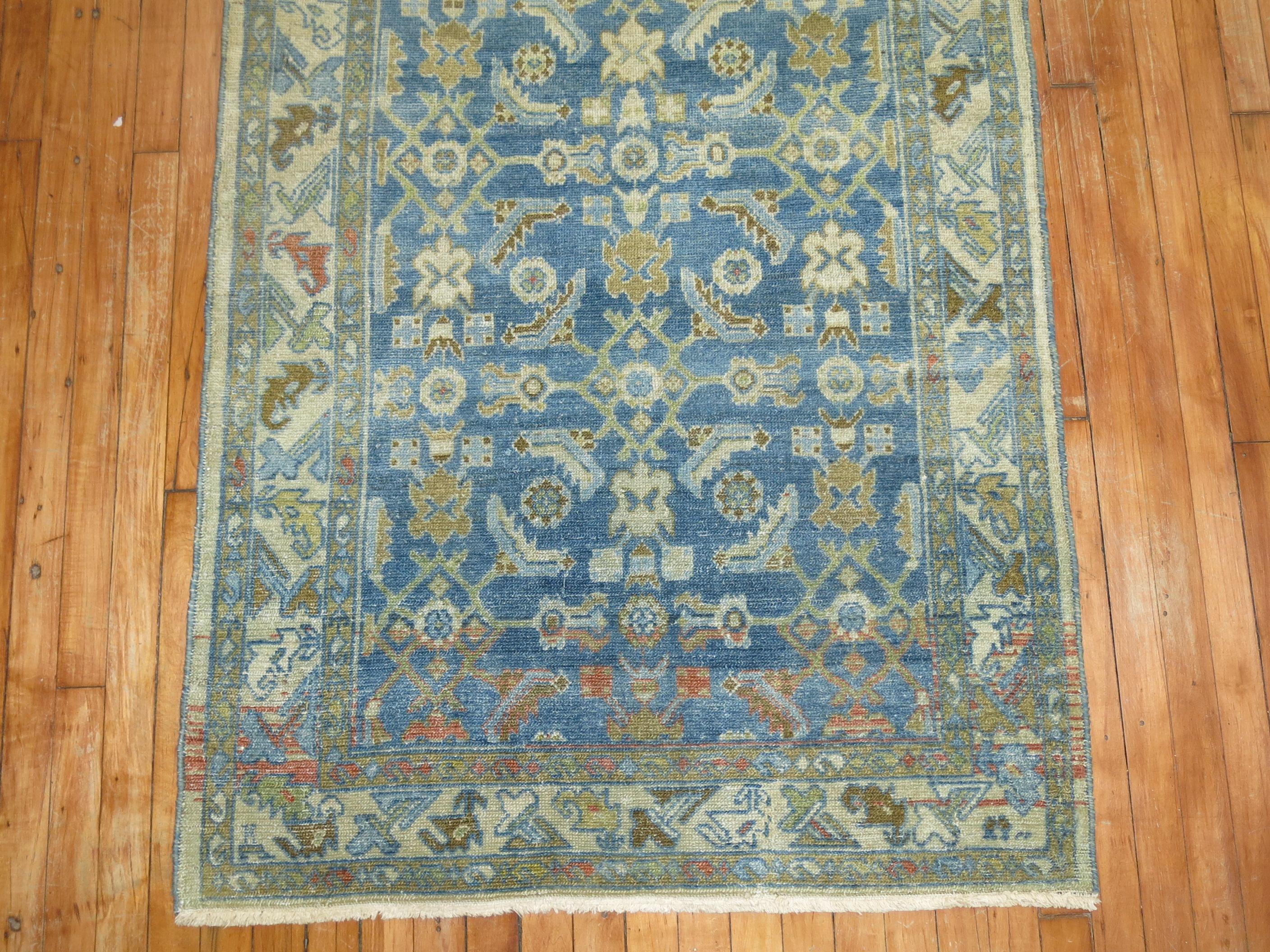 Zabihi Collection Traves de Mesa Persa Azul Malayer Antiguo Anudado a mano en venta