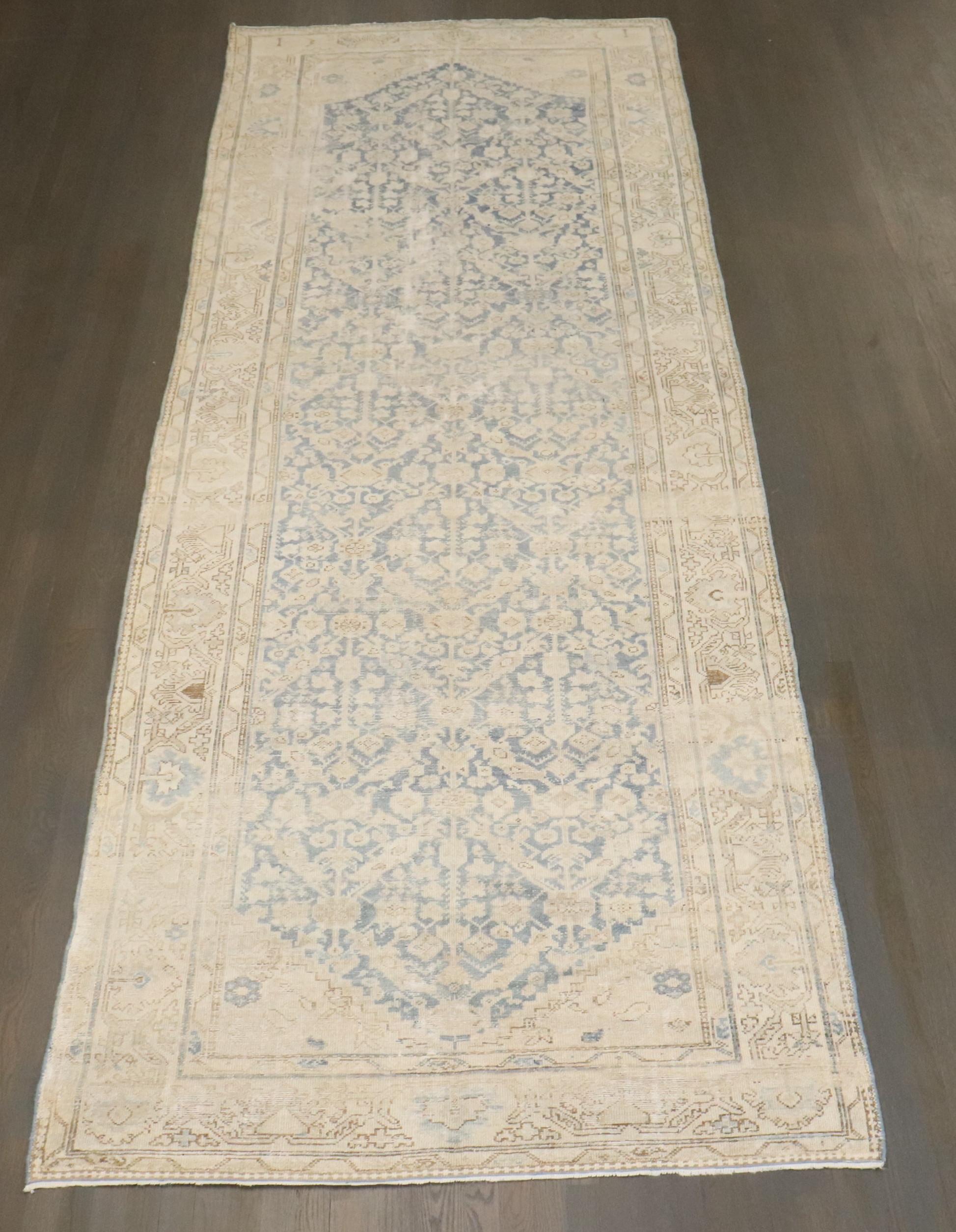 Zabihi Collection Blau Persisch Malayer Teppich im Angebot 3