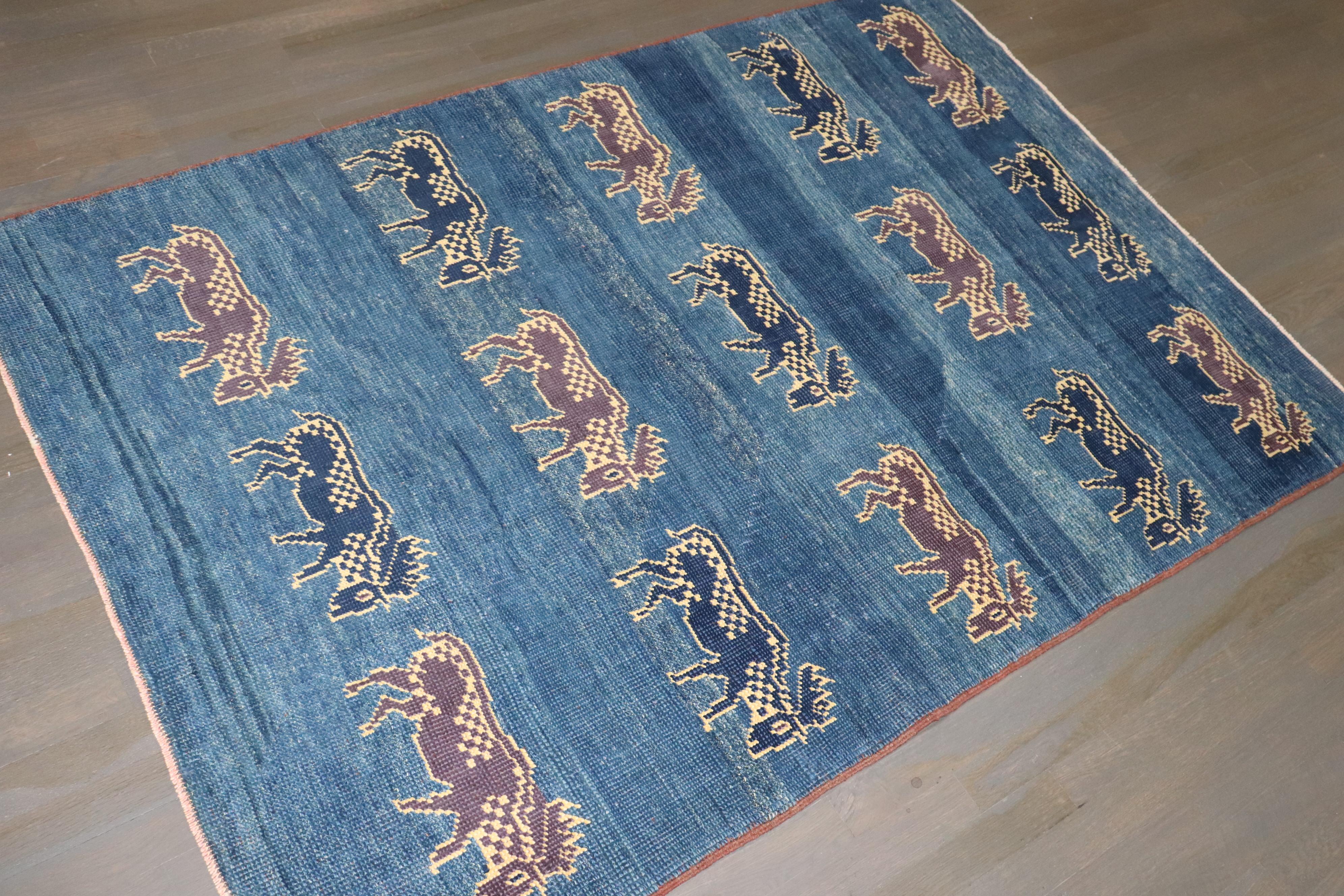 One-of-a-kind Turkish goat motif Konya rug from the middle of the 20th century

Measures: 4' x 5'10''