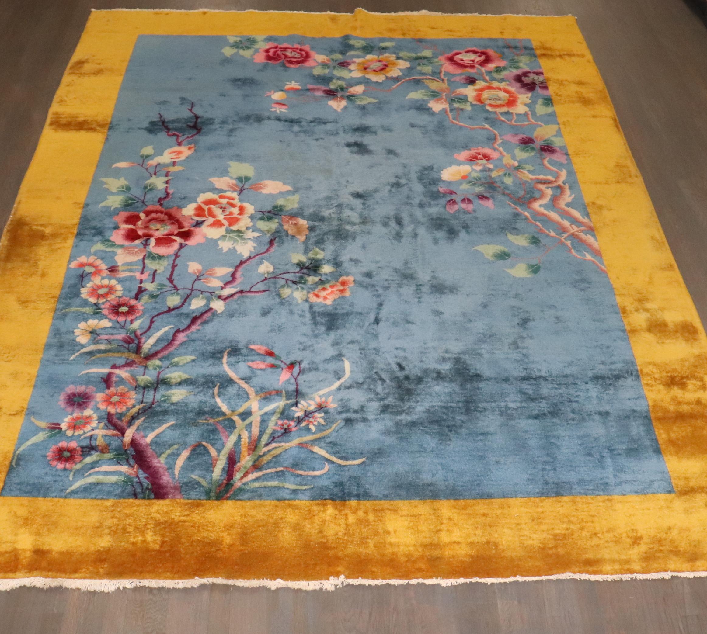 Zabihi Collection Blu Giallo Antico Cinese Arte Deco Mandelin Tappeto di Lana in vendita 5