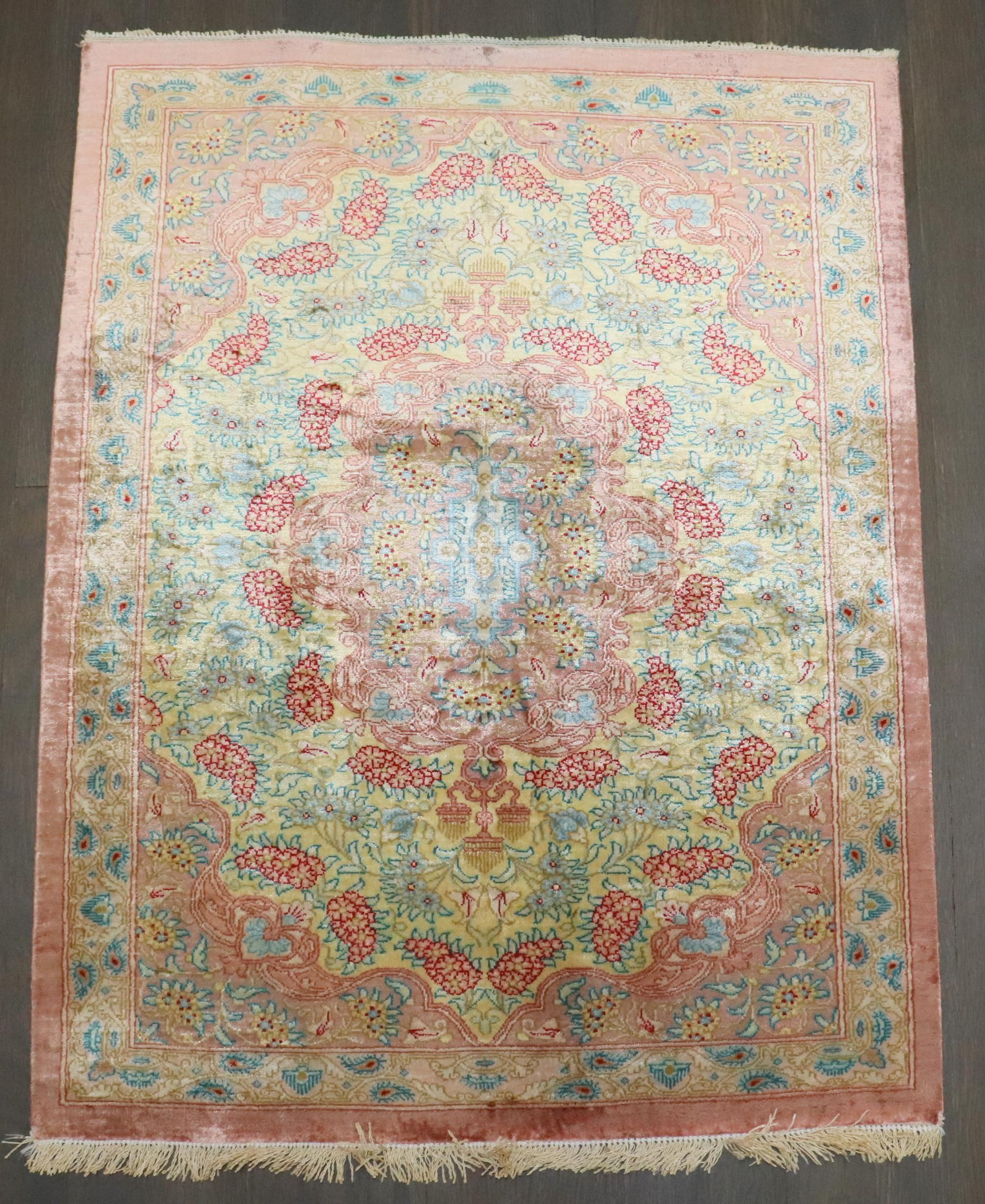 Zabihi Kollektion botanischer persischer Qum-Miniteppich aus Seide im Angebot 1