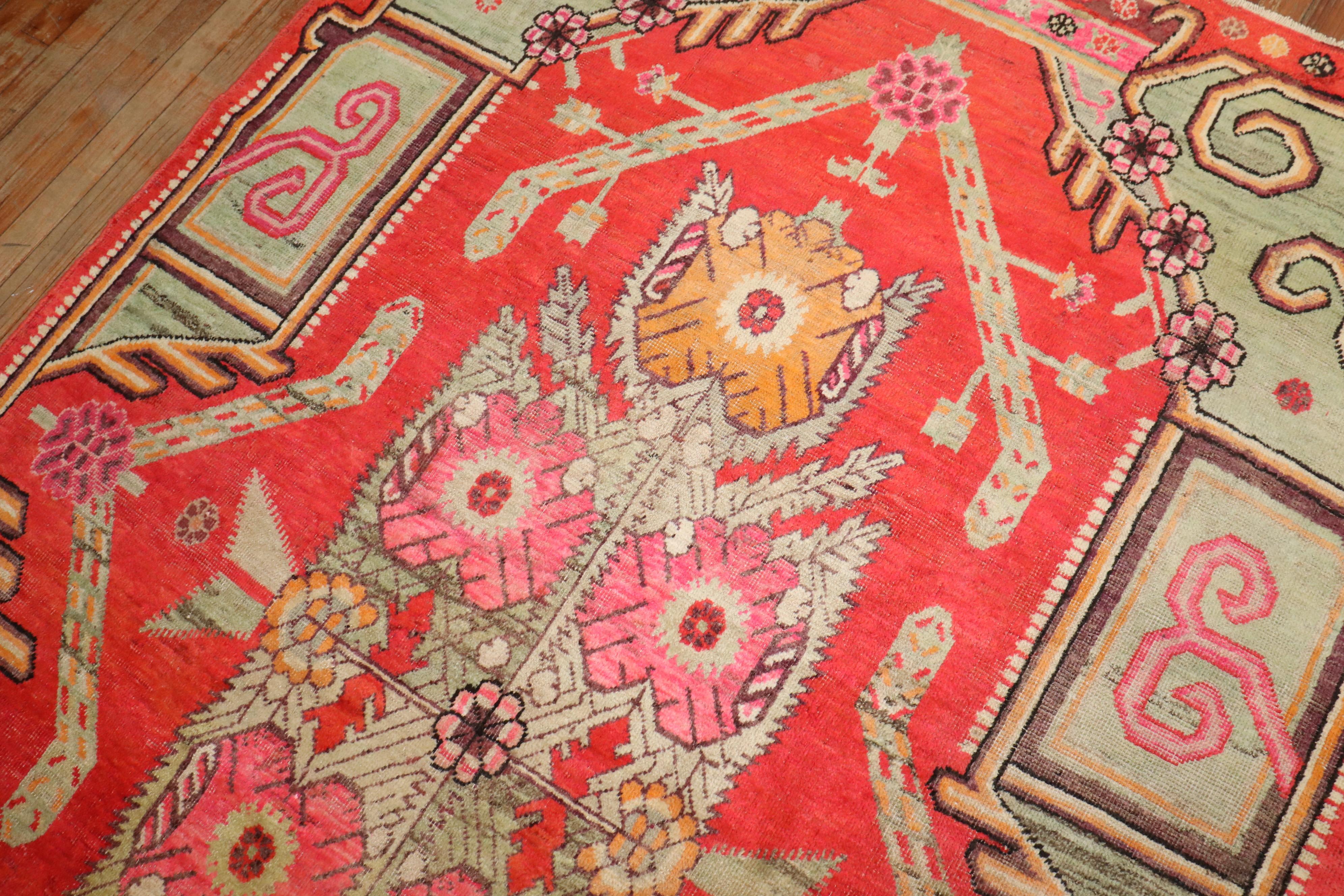 Zabihi Collection Leuchtende Farbe Samarkand Khotan Teppich im Angebot 1
