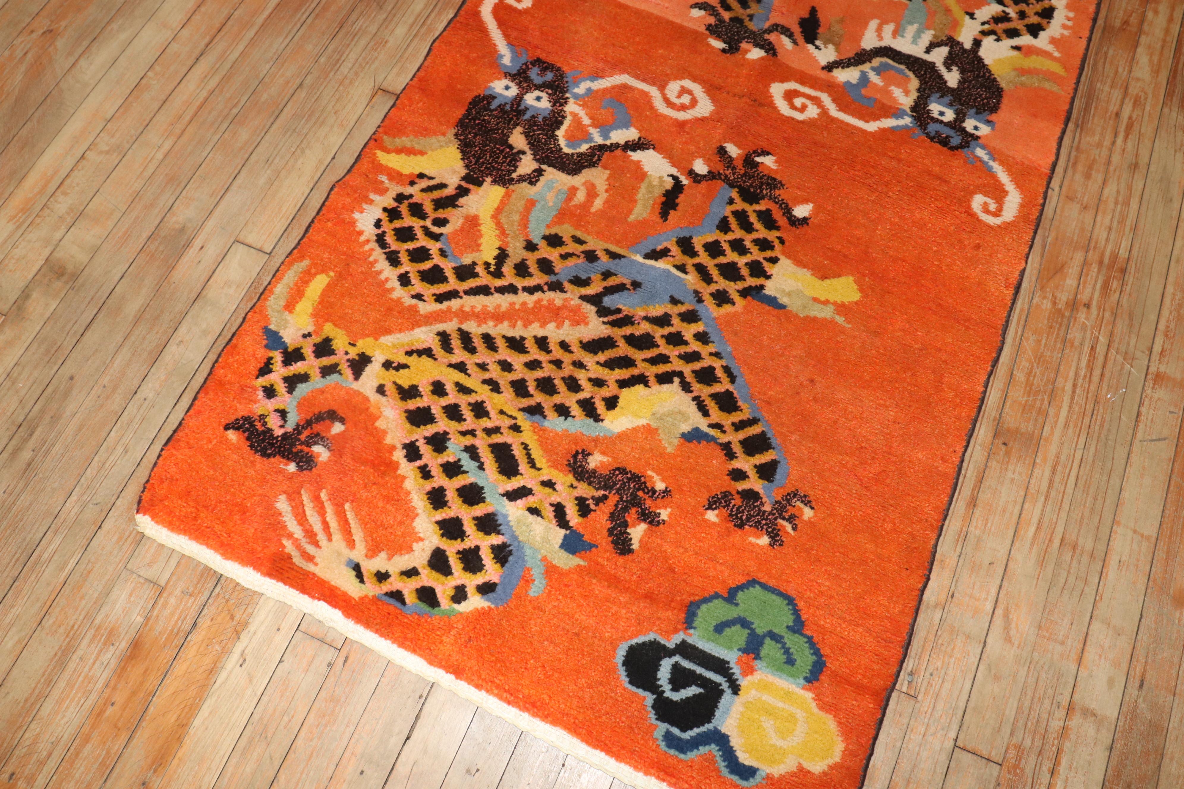 un tapis tibétain du 3e quart du 20e siècle de couleur orange vif

Détails
rug no.	j3229
taille	3' x 5' 9