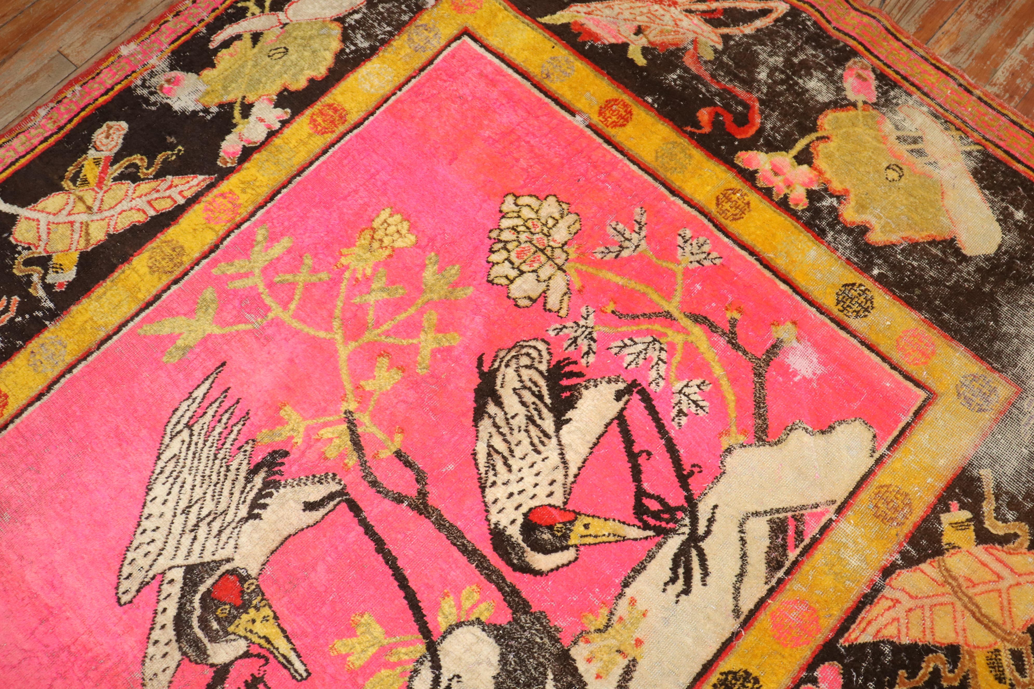 Collection Zabihi Tapis Khotan Pictorial Flamingo, rose vif, antique et usé en vente 3