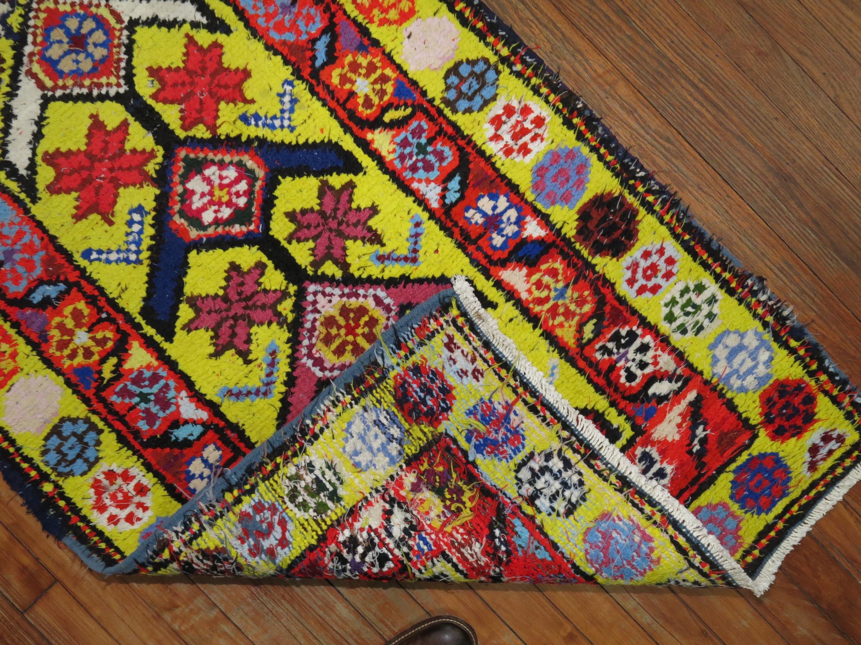 Coureur turc jaune vif du 3e quart du 20e siècle. Regardez les autres couleurs aussi !

Détails
rug no.	r5188
taille	2' 8