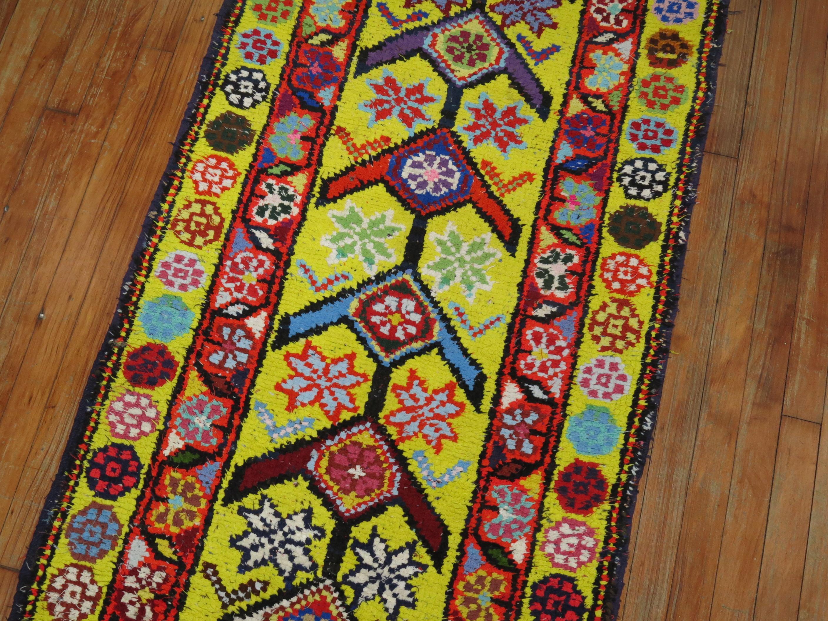 20ième siècle Zabihi Collection - Tapis de course turc d'Anatolie jaune vif en vente
