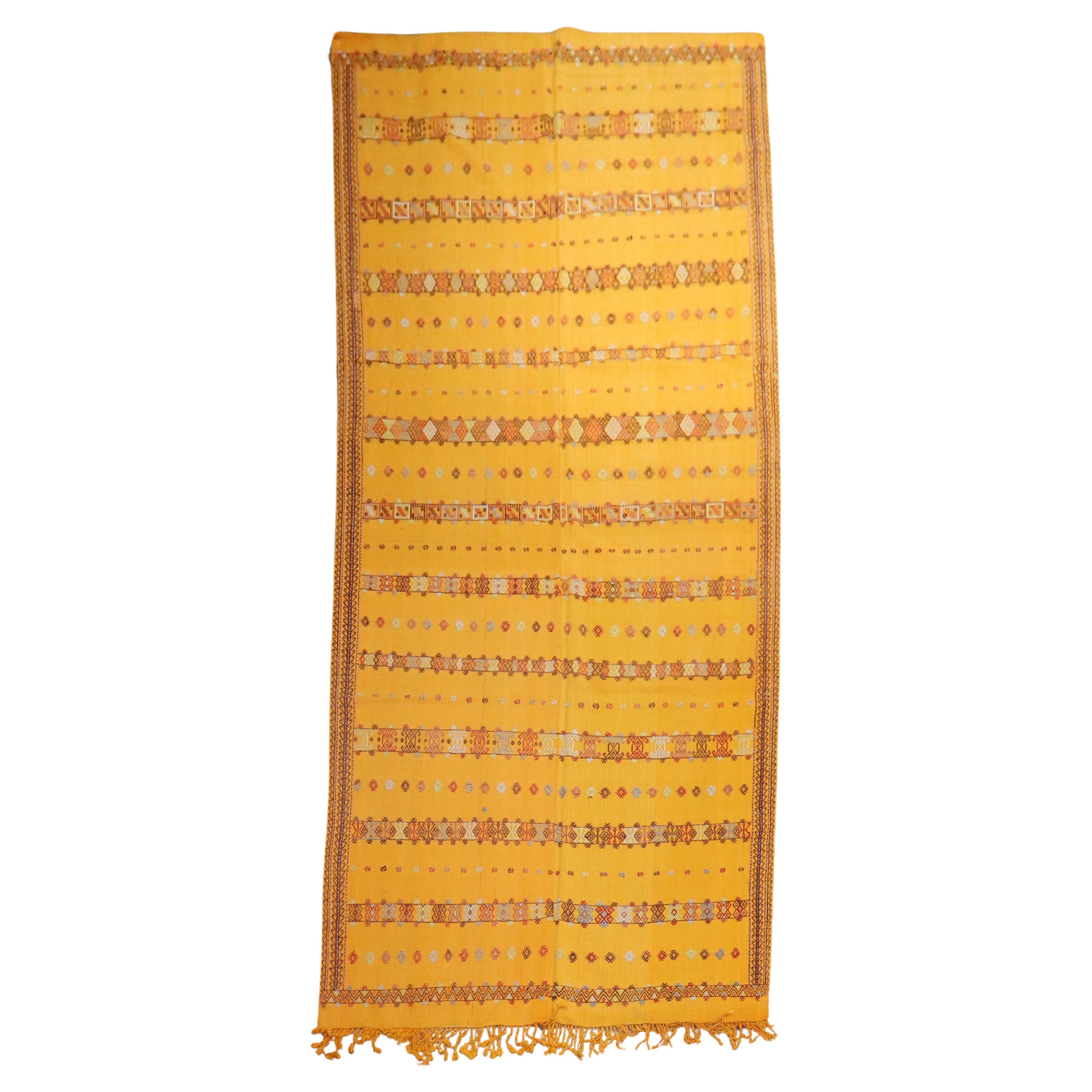 Zabihi Collection Giallo brillante, kilim marocchino d'epoca a tessitura piatta in vendita