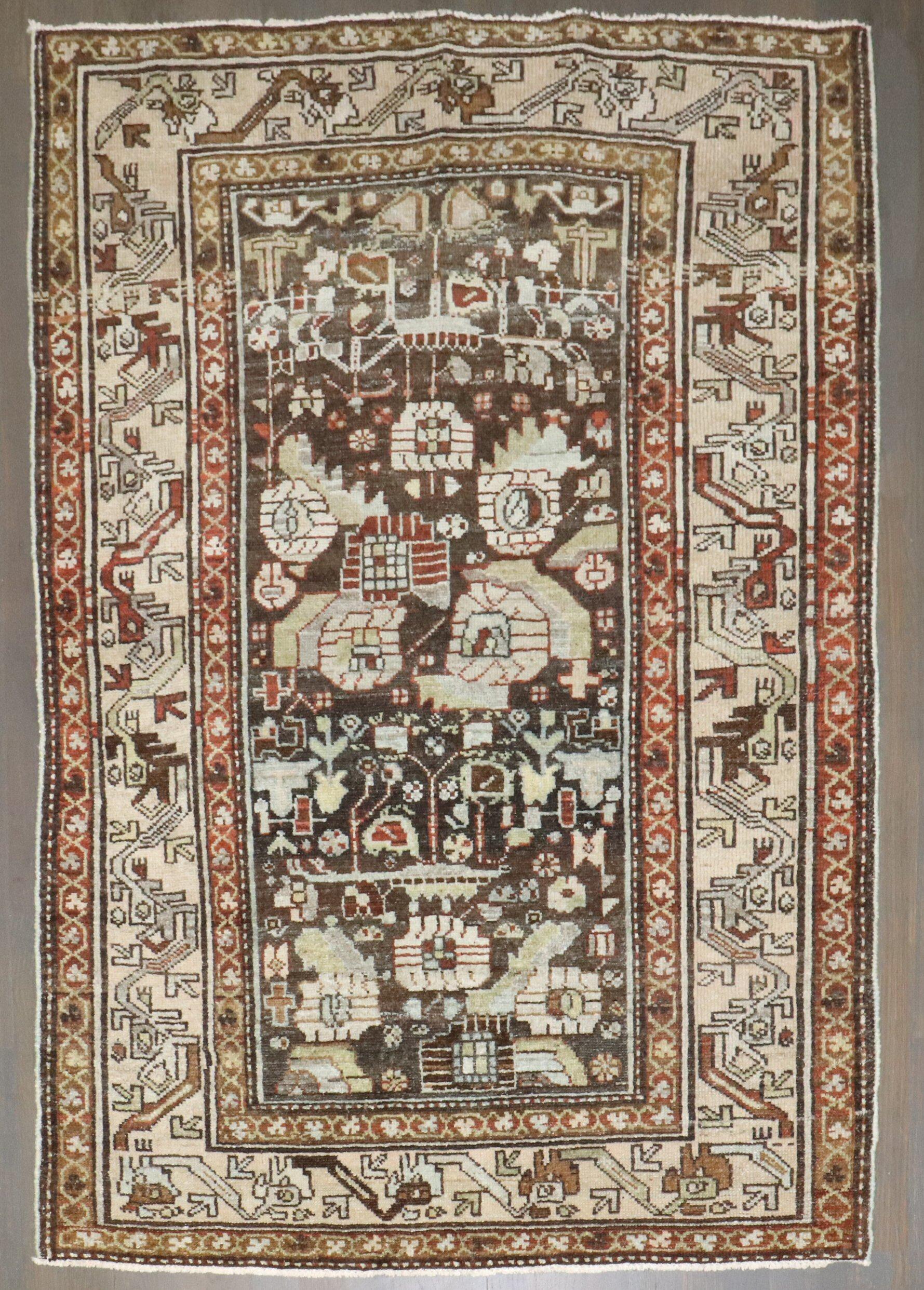 Ancien tapis persan Malayer du 2e quart du 20e siècle à fond brun chocolat

Tapis n° j4132
Taille 3'4