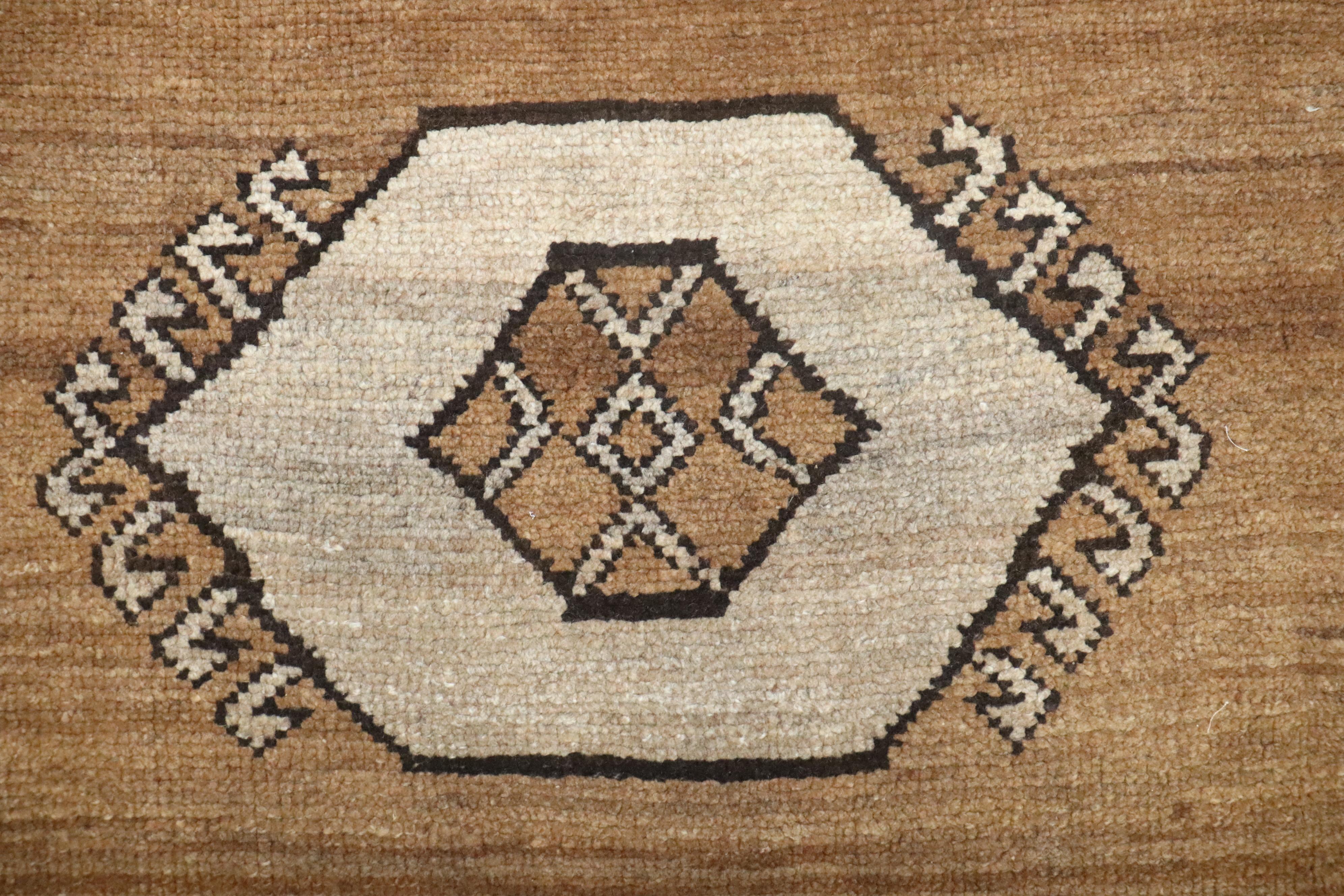 The Collective Brown Tapis turc géométrique Kars de la collection Zabihi en vente 1