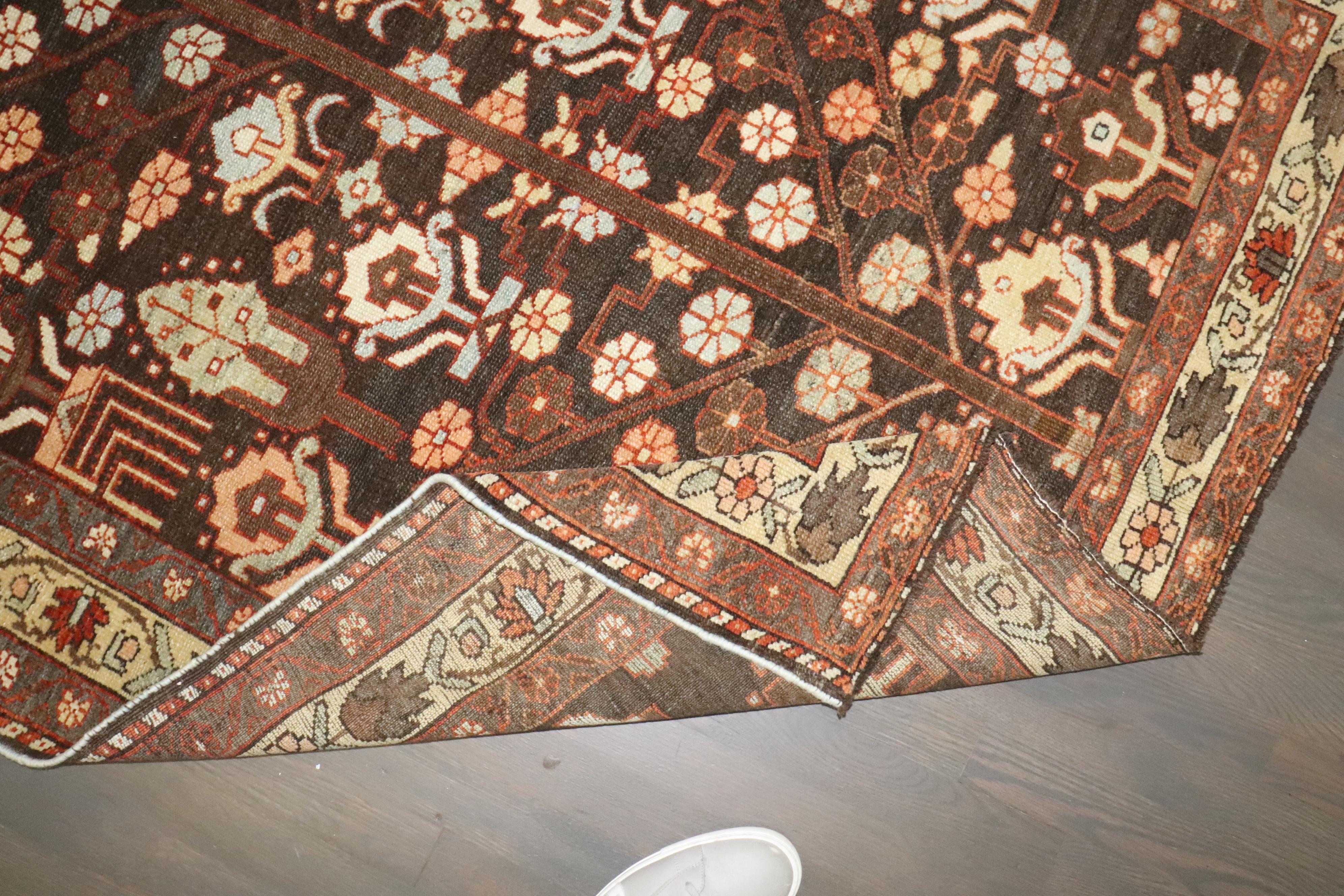 Zabihi Collection Brown Persian Kurd Bakhtiari Läufer im Zustand „Gut“ im Angebot in New York, NY