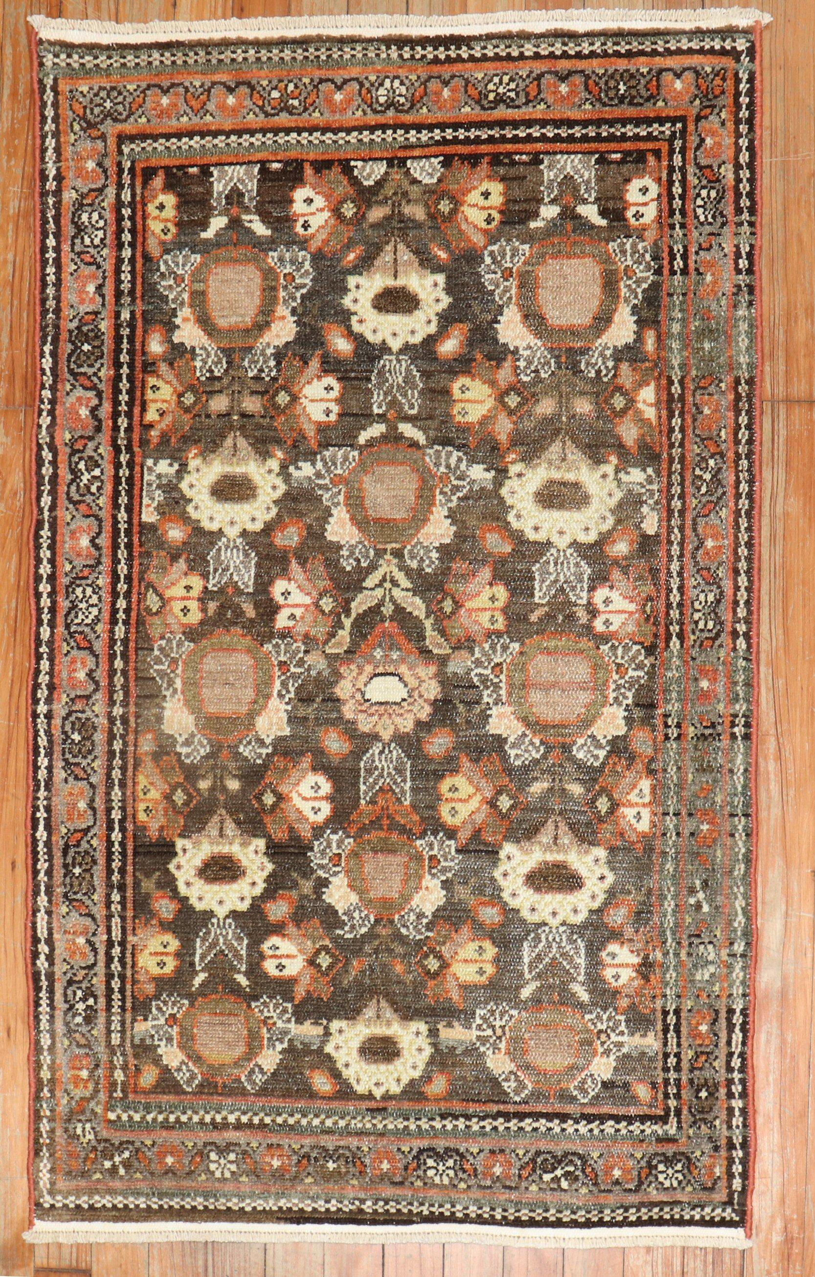 1930s Persian Mahal scatter size rug in brown
rug no. j2589

Size 2' 4