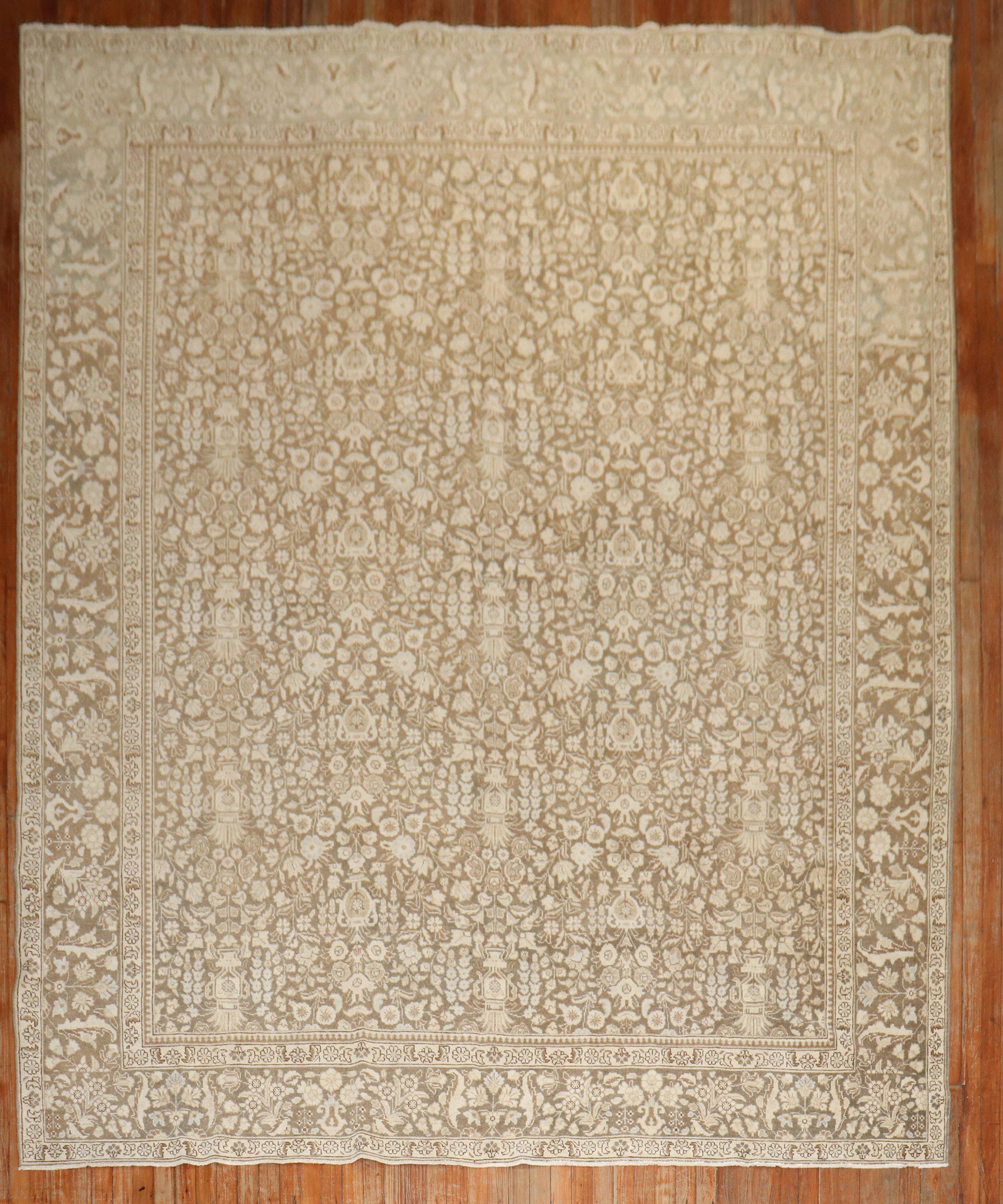 Alfombra persa del tamaño de una habitación en tonos marrón, topo y caqui del 2º cuarto del siglo XX

Detalles
alfombra no.	31701
talla	8' 8