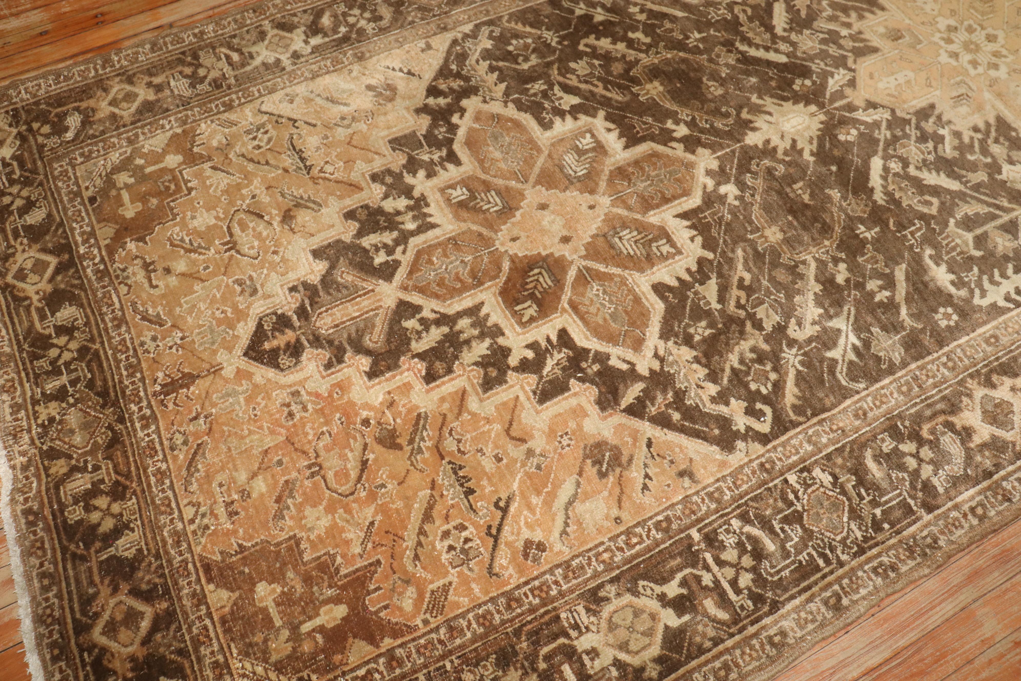 Tappeto Zabihi Collection Marrone Vintage Persiano Heriz Gallery (a) Gallery in vendita 1