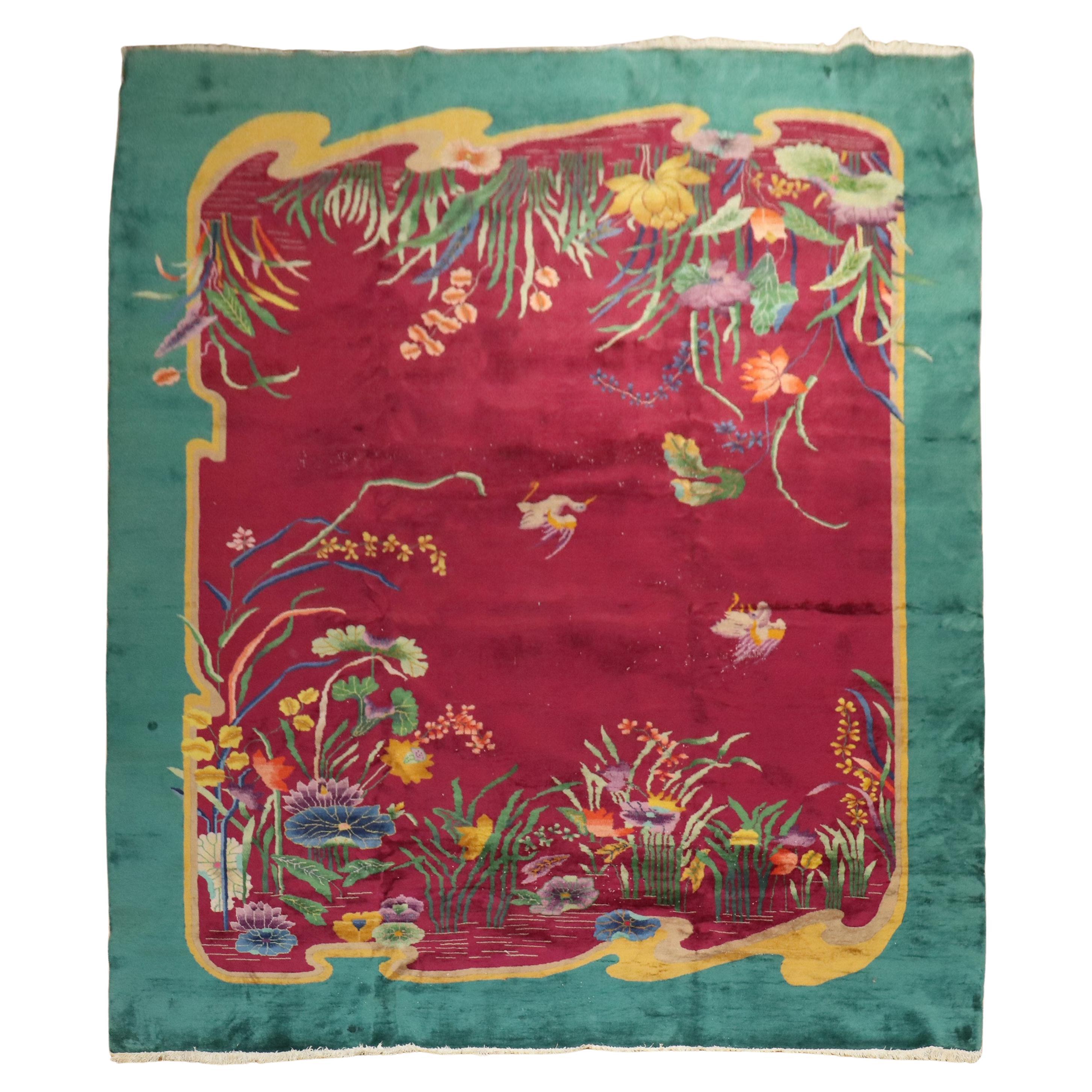 Antiker chinesischer Art-déco-Teppich aus der Zabihi-Kollektion in Burgunderrot, Smaragdgrün