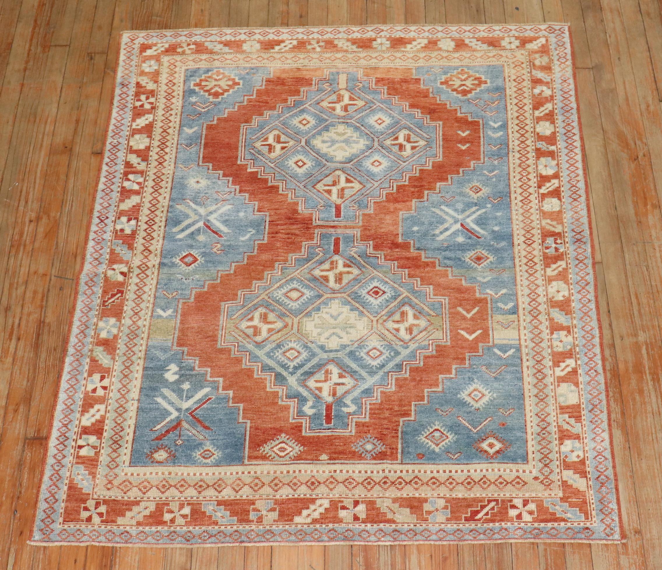 Zabihi Kollektion Kaukasischer Kasachischer quadratischer Teppich in Akzentgröße (Wolle) im Angebot