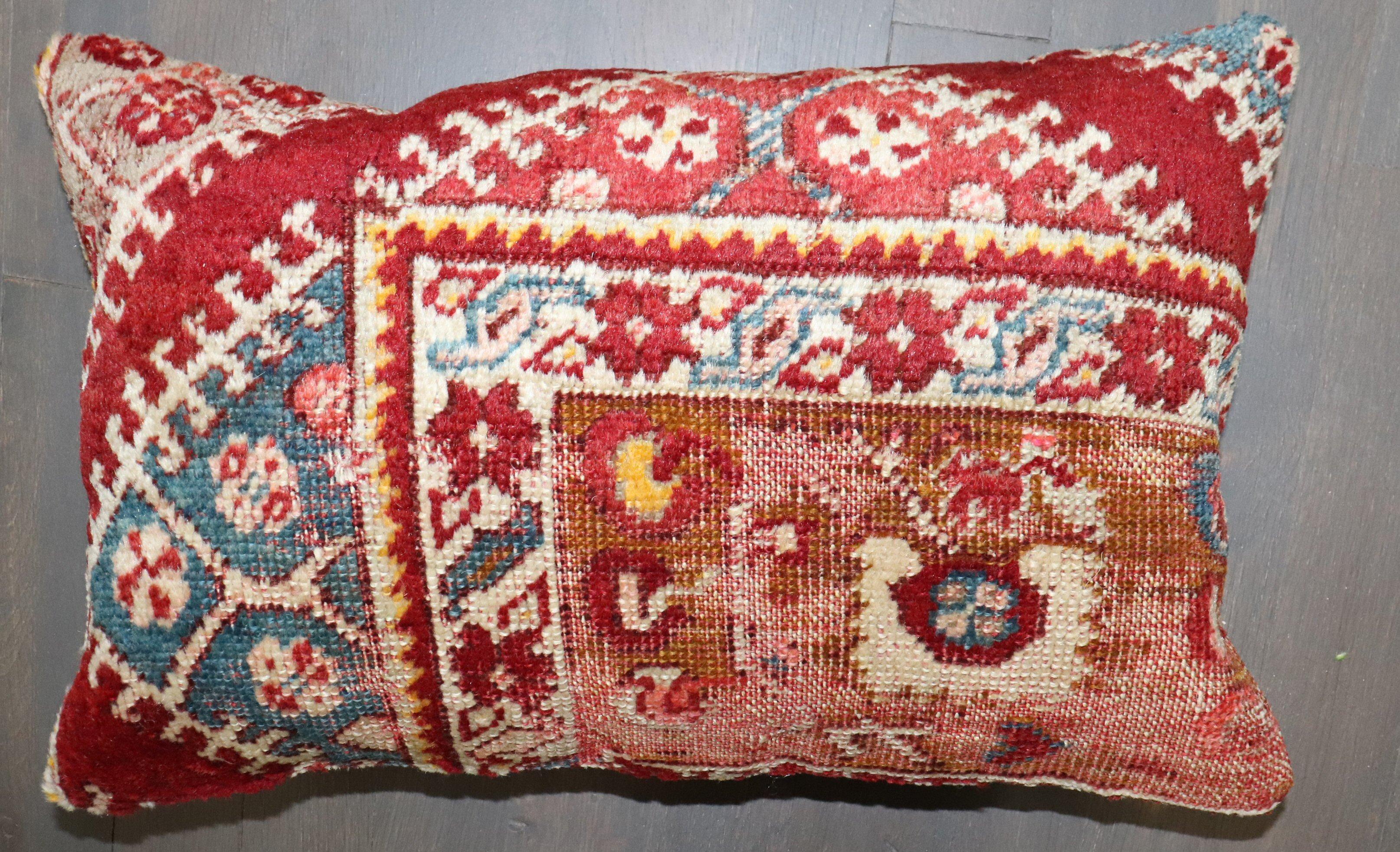 Kissen aus einem türkischen Teppich des frühen 20. Jahrhunderts.

Maße: 12