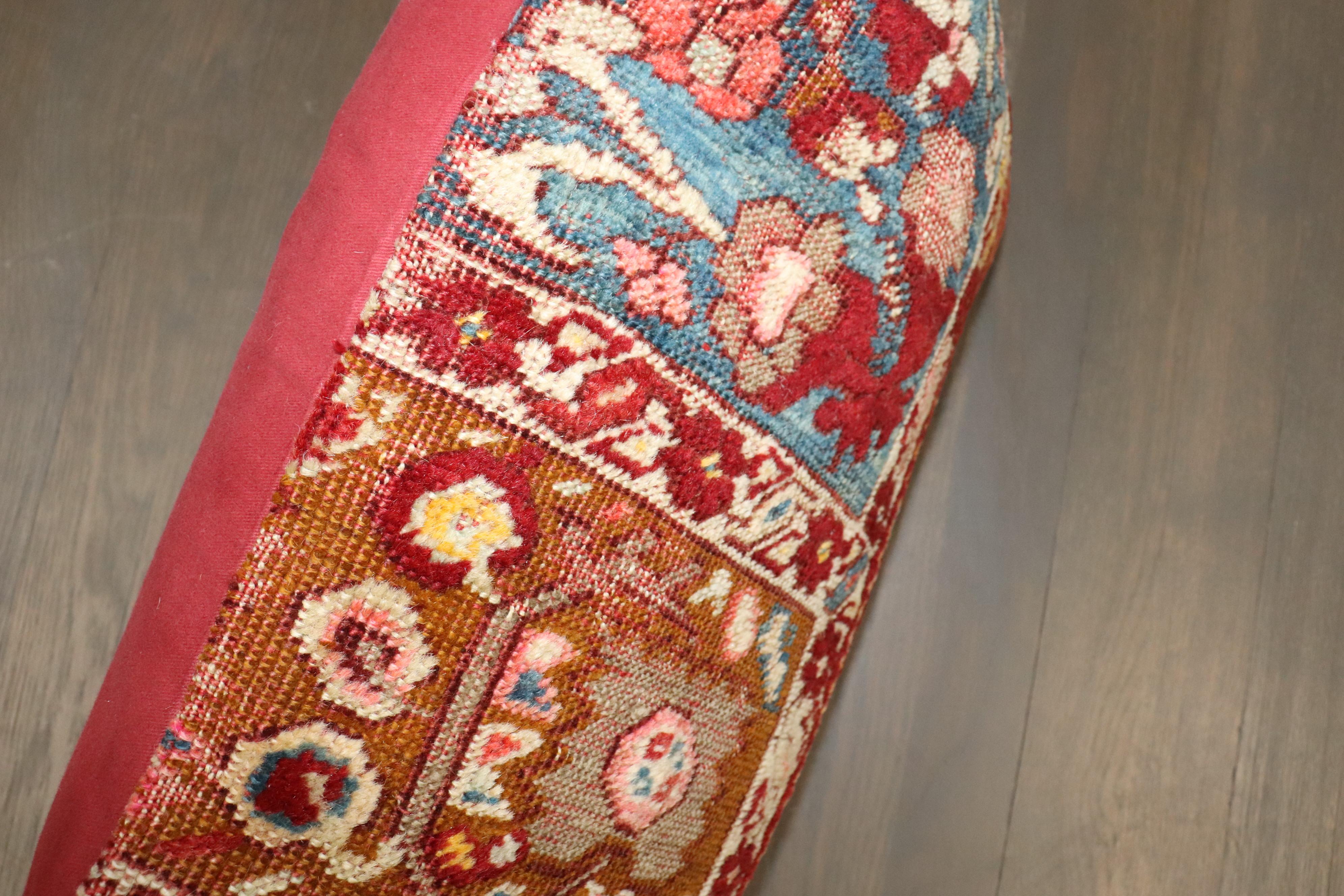 Zabihi Collection Cherry Red Türkischer Teppich Kleines Bordürenkissen im Zustand „Gut“ im Angebot in New York, NY