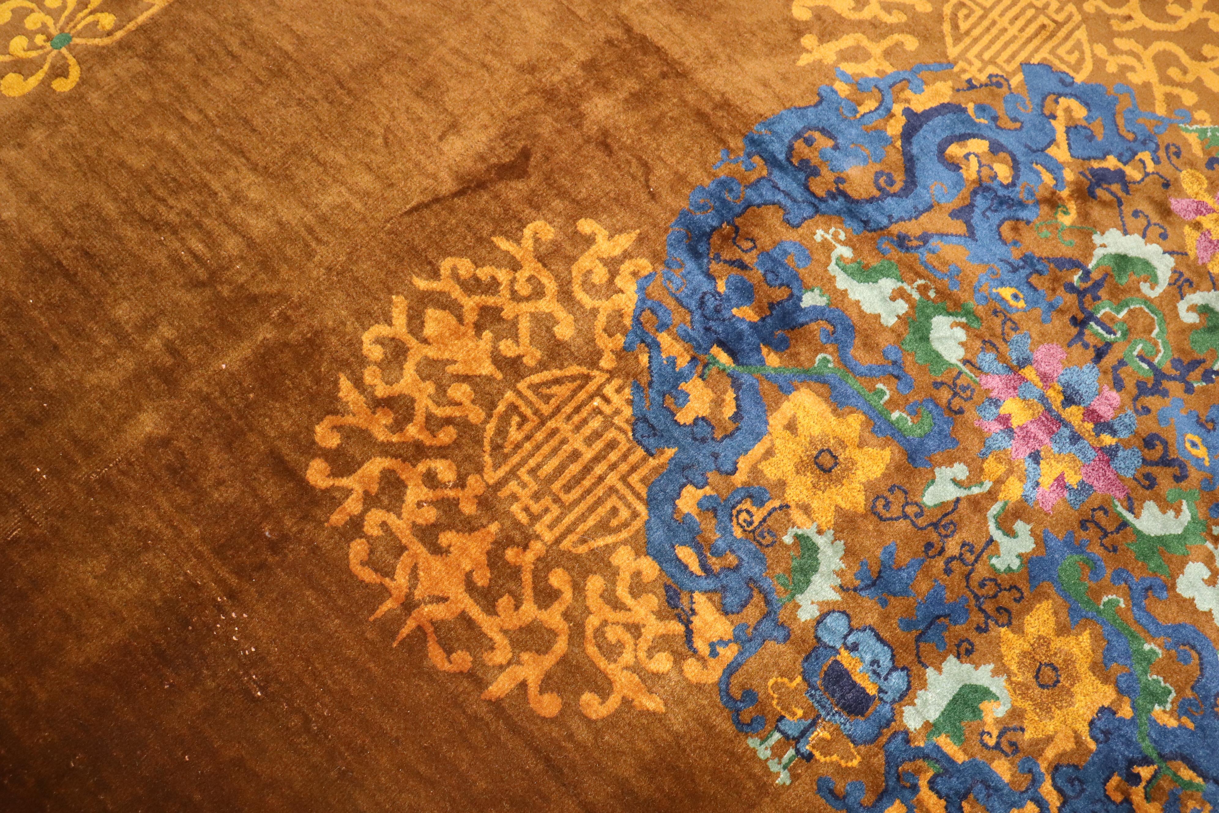 Chinese Nichols art deco room size rug from the 2nd quarter of the 20th century. 

Measures: 9' x 11'6''