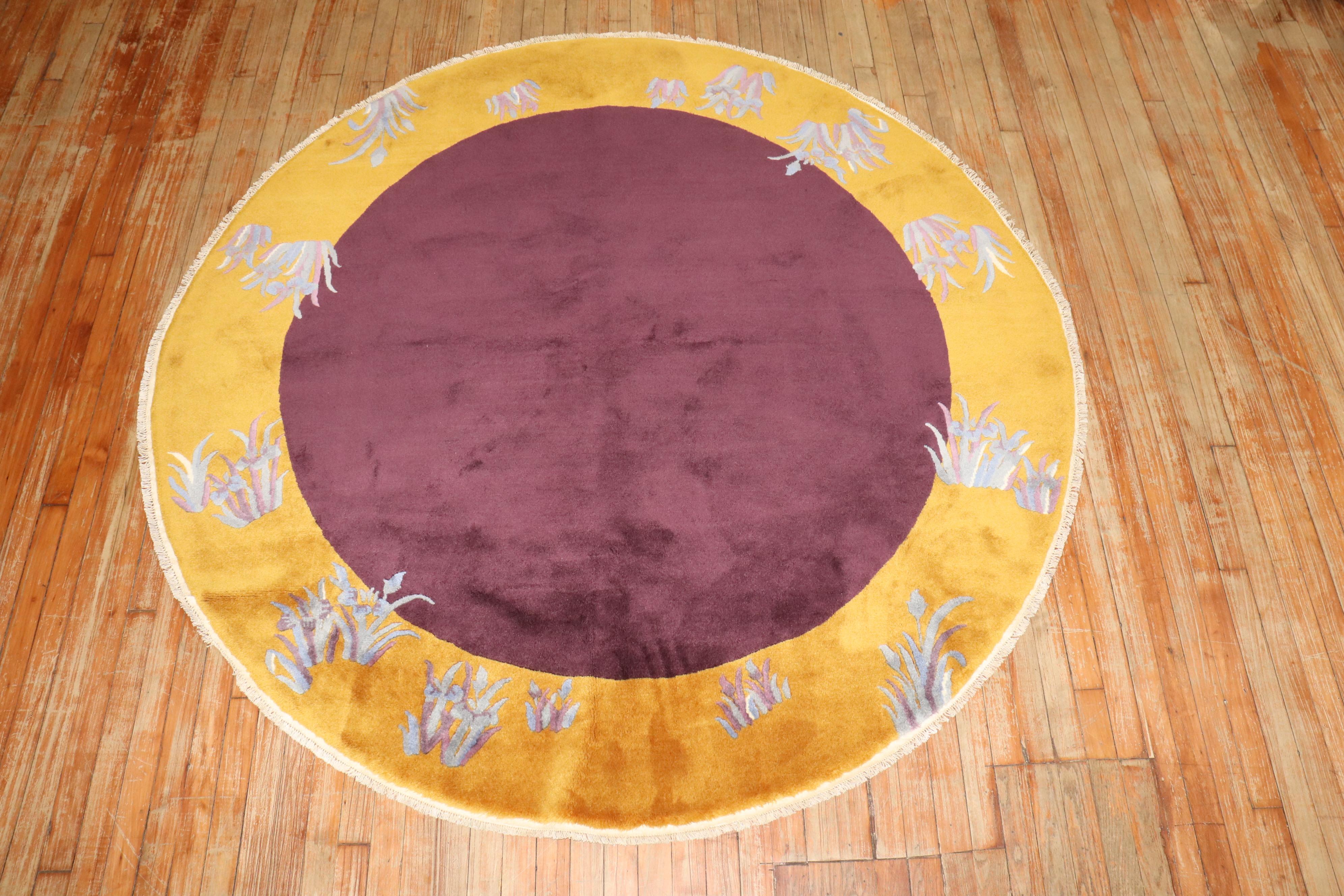 Rare tapis chinois rond Art Déco du 2ème quart du 20ème siècle

6'7'' x 6'7''