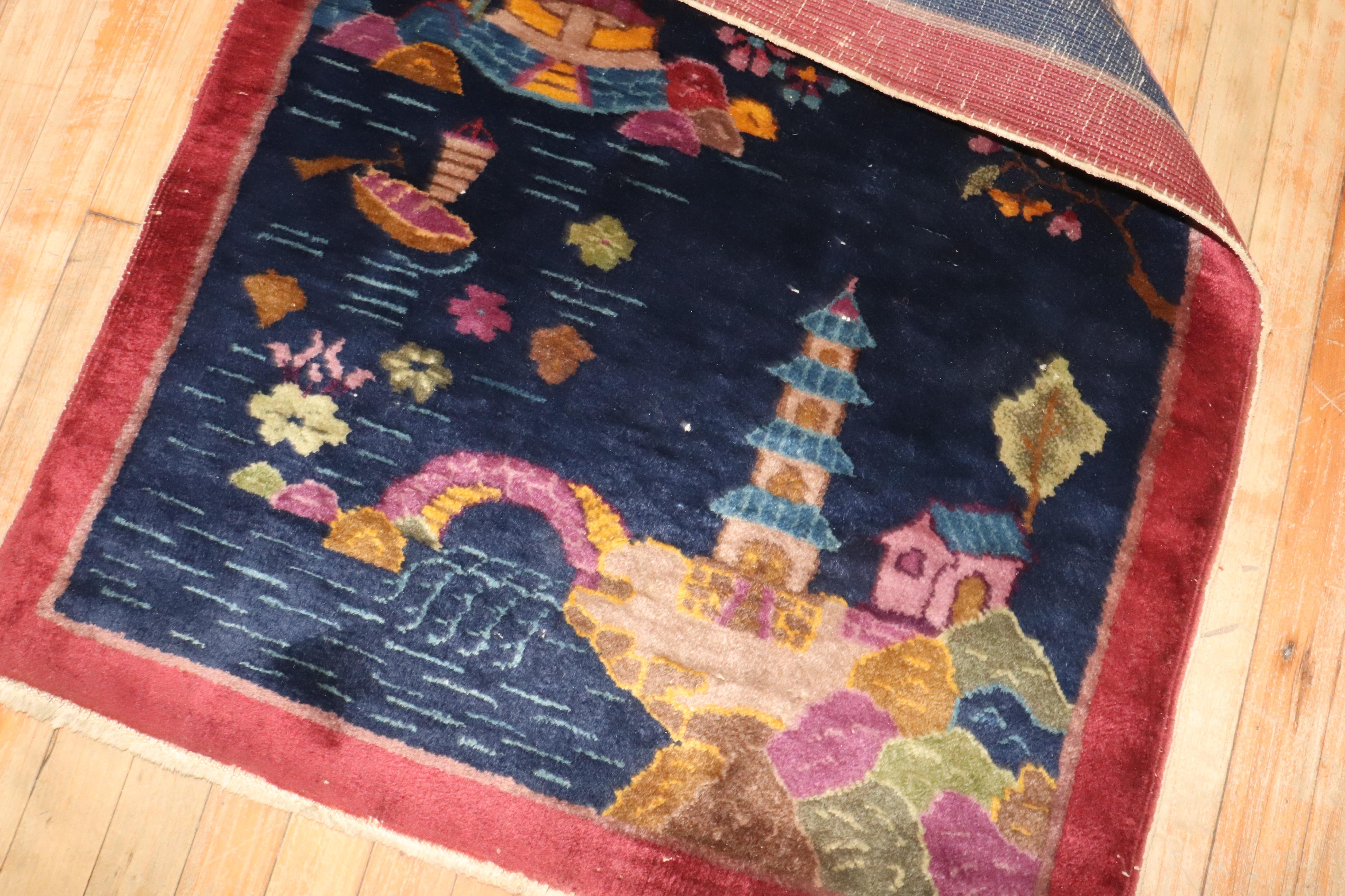 Chinesischer Nichols-Teppich im Art-Deco-Stil aus dem 2. Quartal des 20. Jahrhunderts. 

Maße: 2'7'' x 4'11''