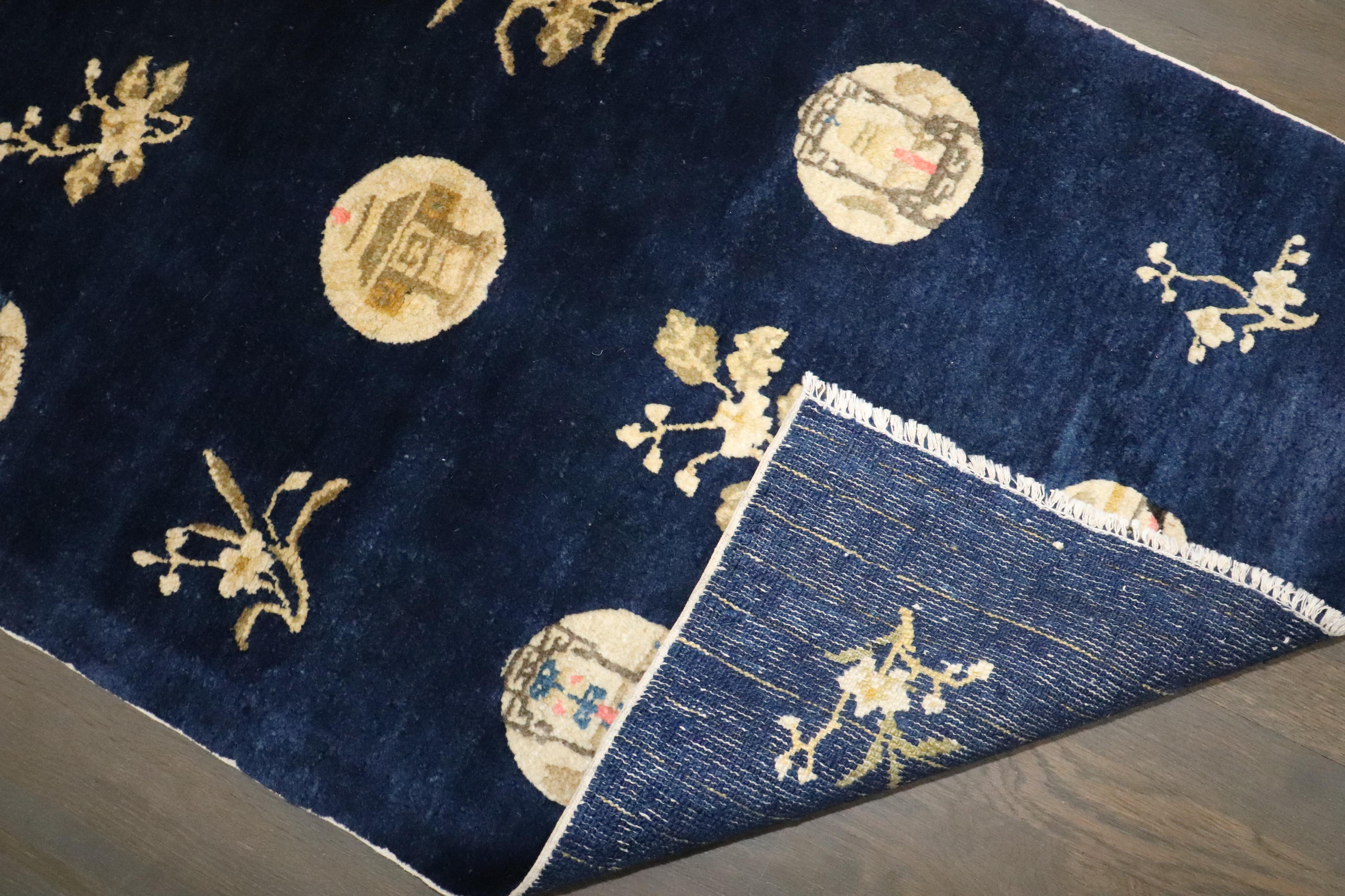 ein kleiner chinesischer Peking-Teppich aus dem frühen 20.

Einzelheiten
Teppich nein.	j4713
Größe	2' 3