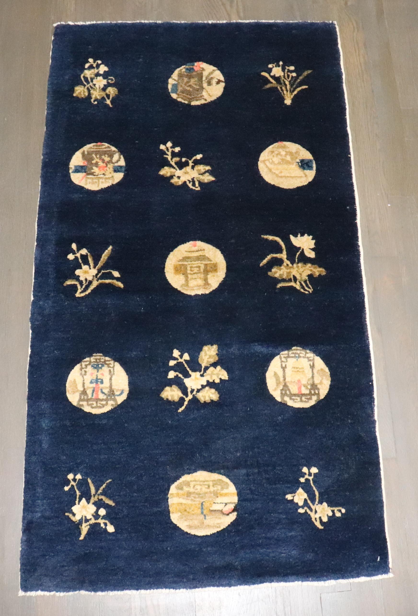 Zabihi Collection Chinese Blue Scatter Size Peking Teppich (Mongolisch) im Angebot