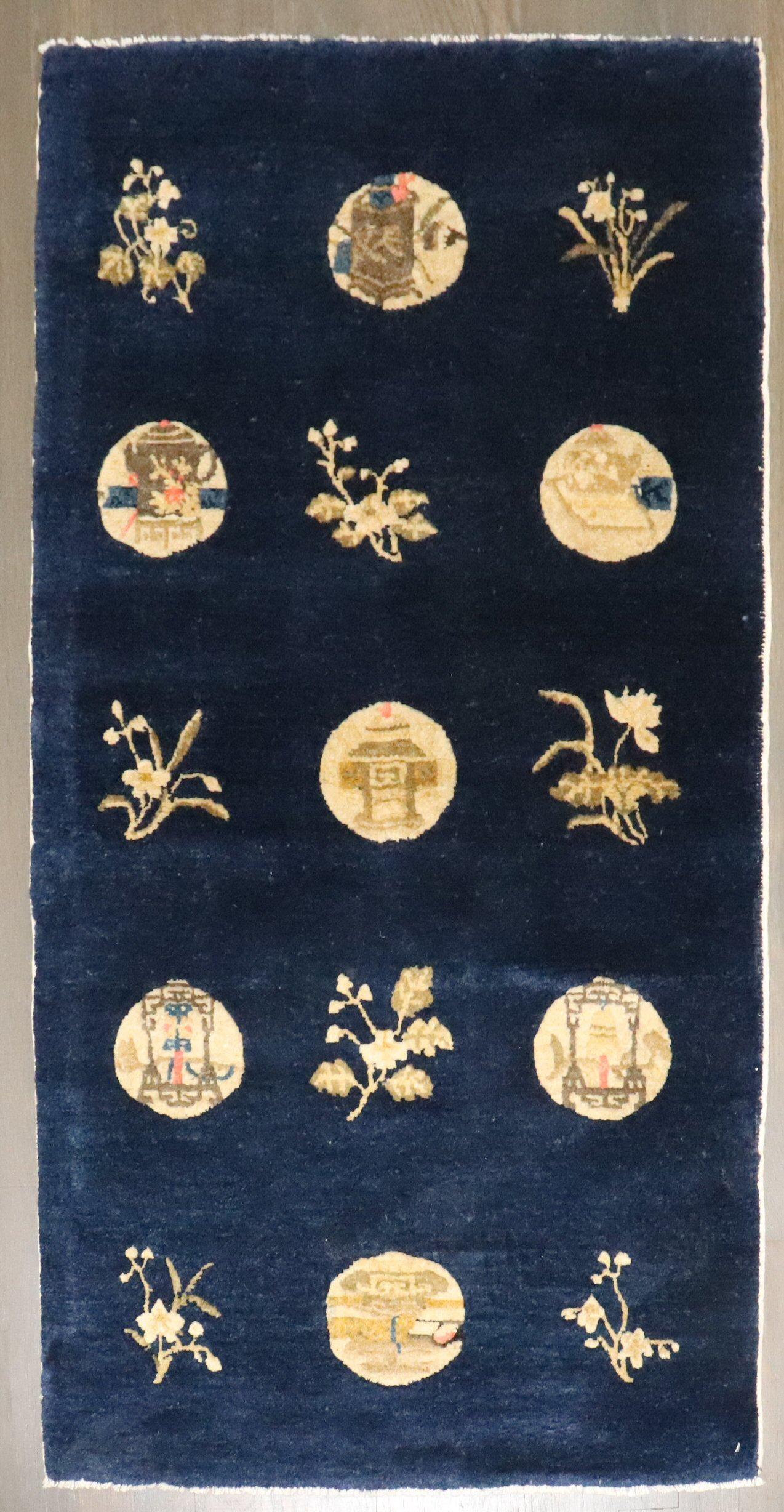 Zabihi Collection Chinese Blue Scatter Size Peking Teppich (Handgewebt) im Angebot