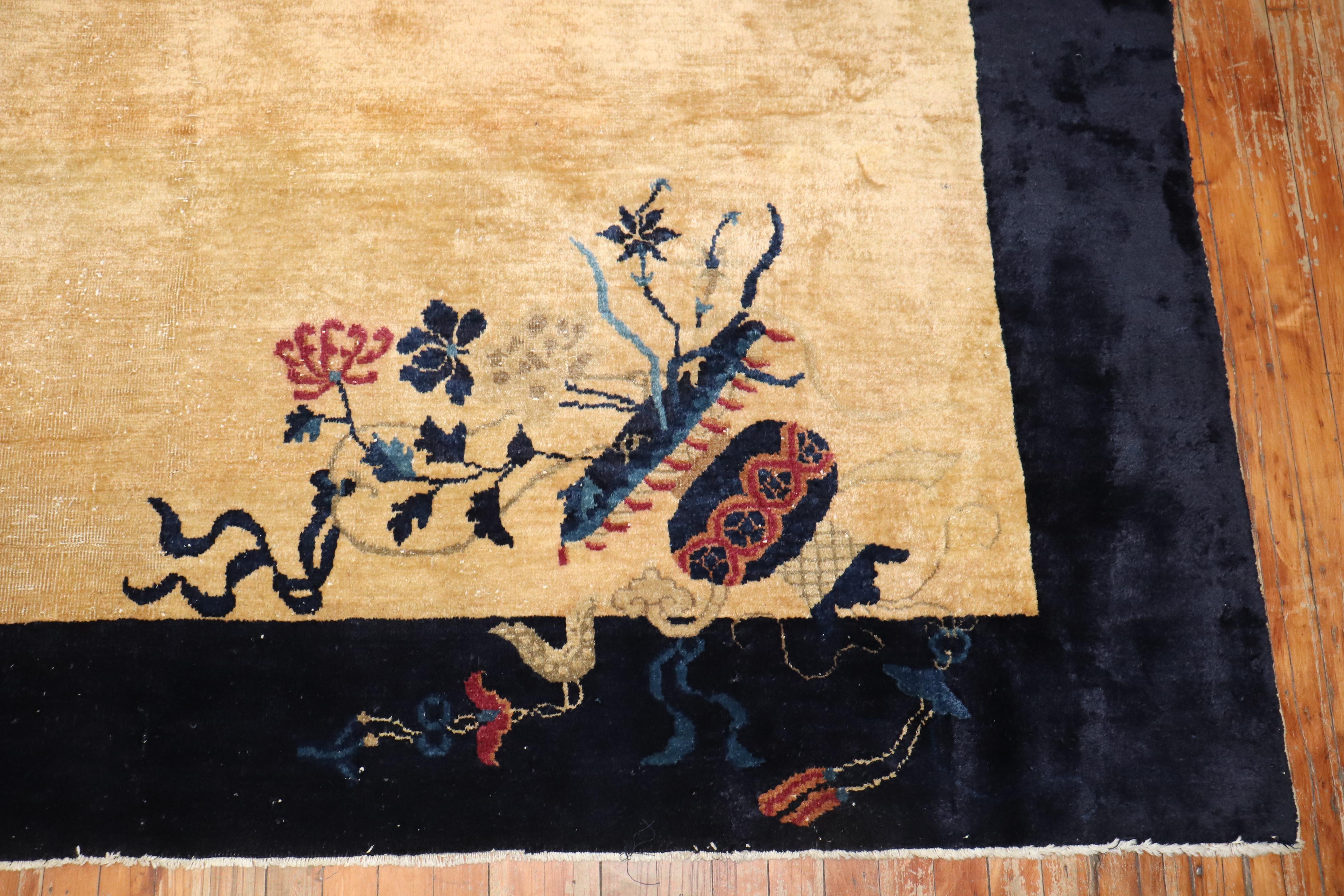 Tissé à la main Tapis chinois Eclipse de la collection Zabihi, taille de pièce en vente