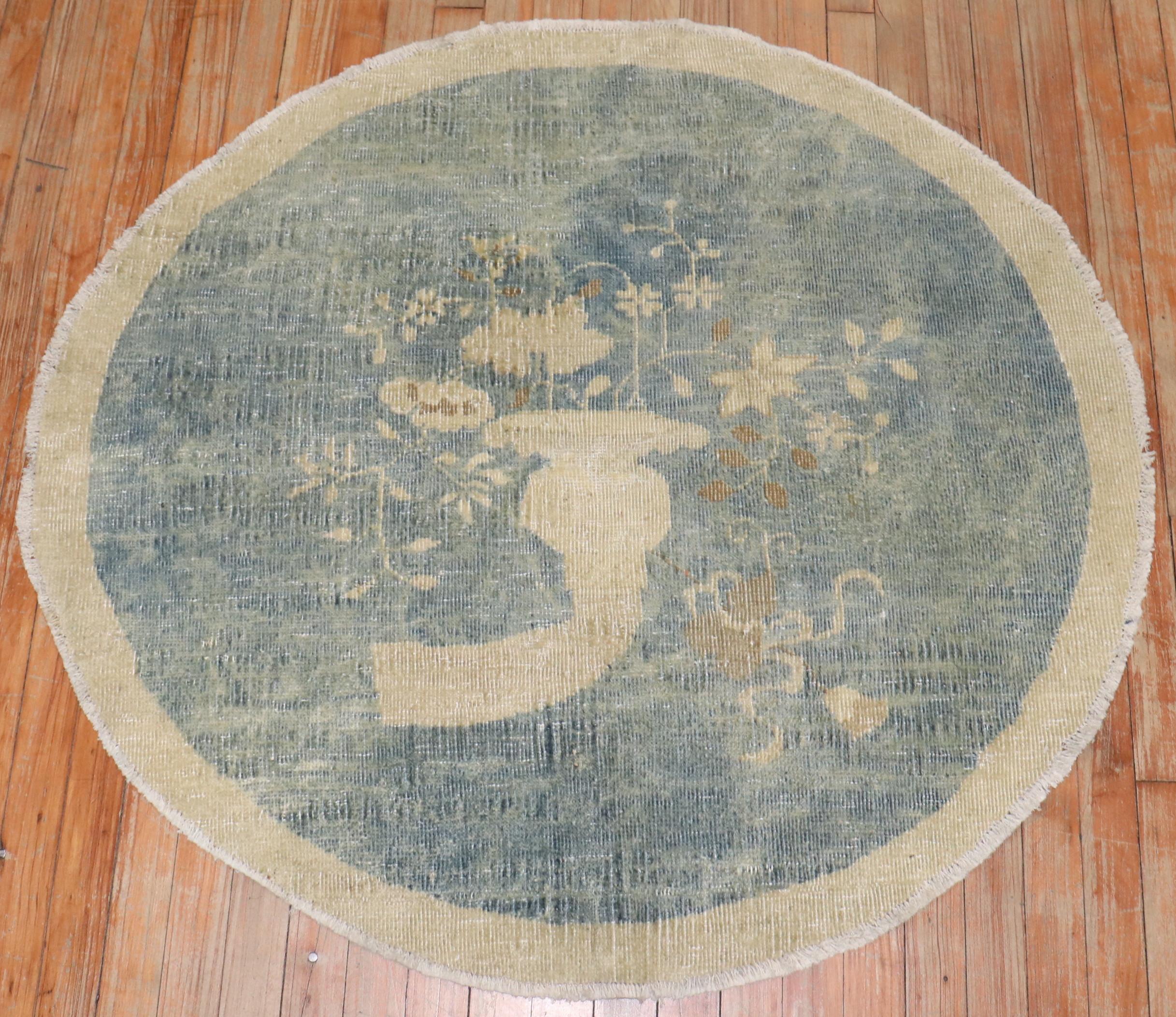 Mini tapis rond chinois Art déco du début du 20e siècle.

3'6'' x 3'10''