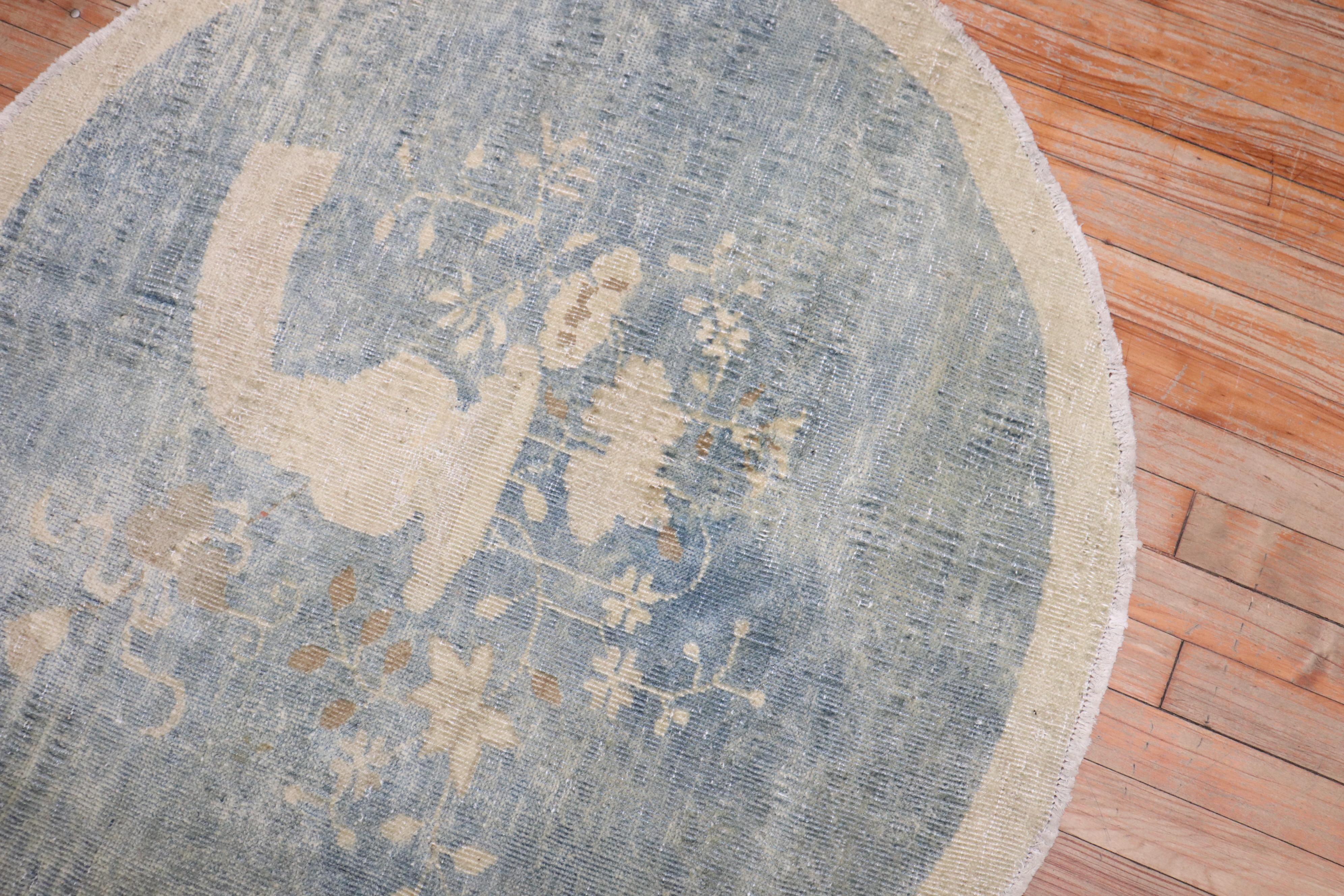 Zabihi Collection Chinesischer Runder Kleiner Teppich im Zustand „Relativ gut“ im Angebot in New York, NY