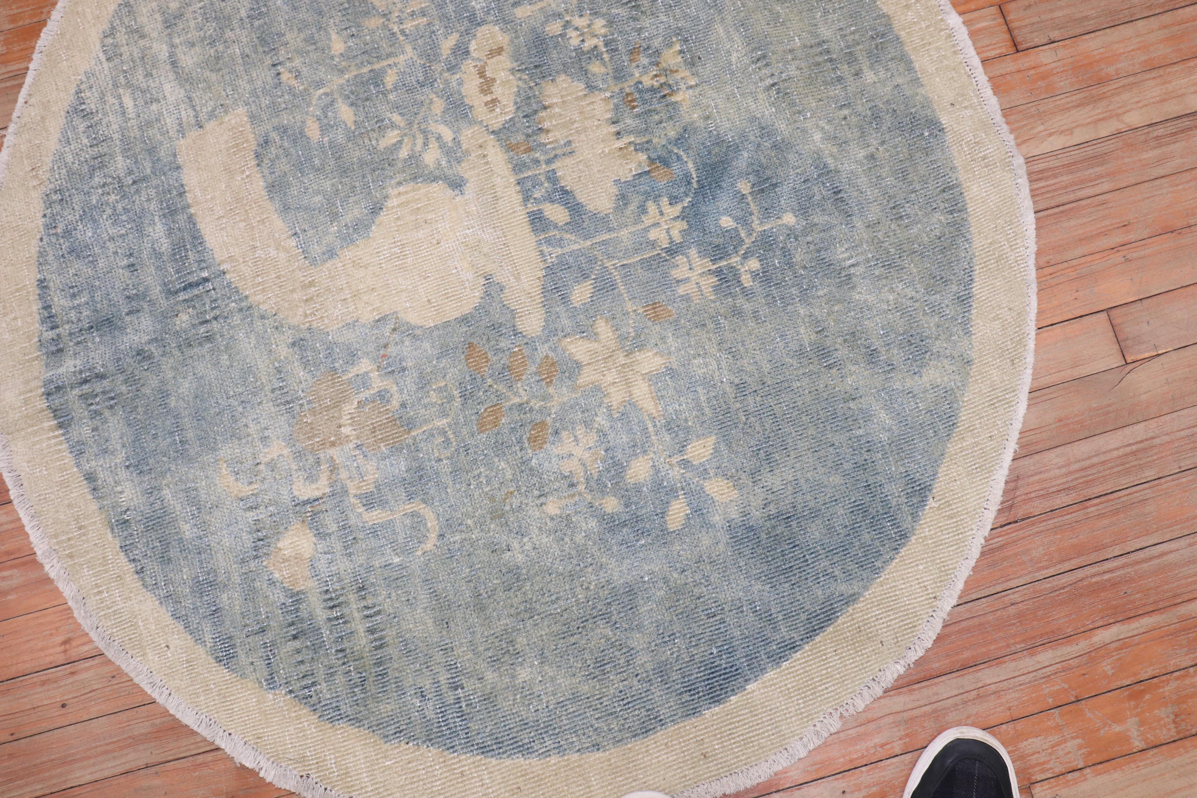 Zabihi Collection Chinesischer Runder Kleiner Teppich (20. Jahrhundert) im Angebot
