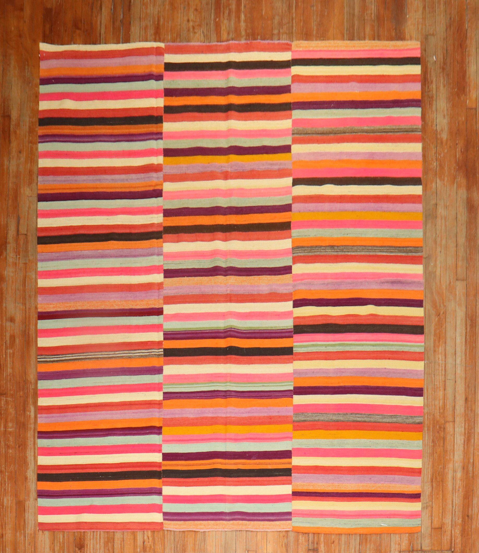un kilim de rayas de colores único de finales del siglo xx

Detalles
alfombra no.	r5891
talla	7' 2