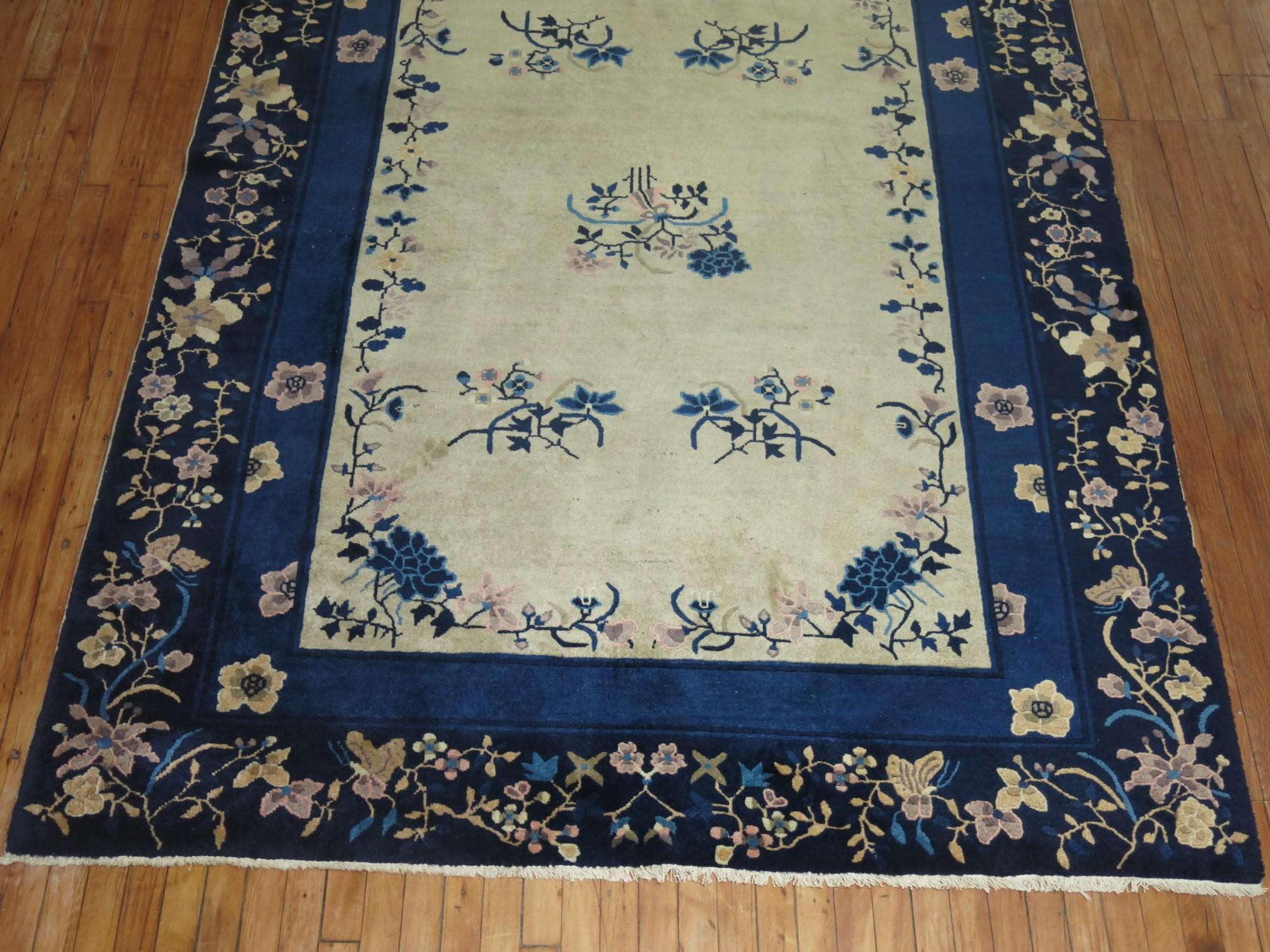 Tissé à la main Collection Zabihi Tapis chinois crème et bleu en vente