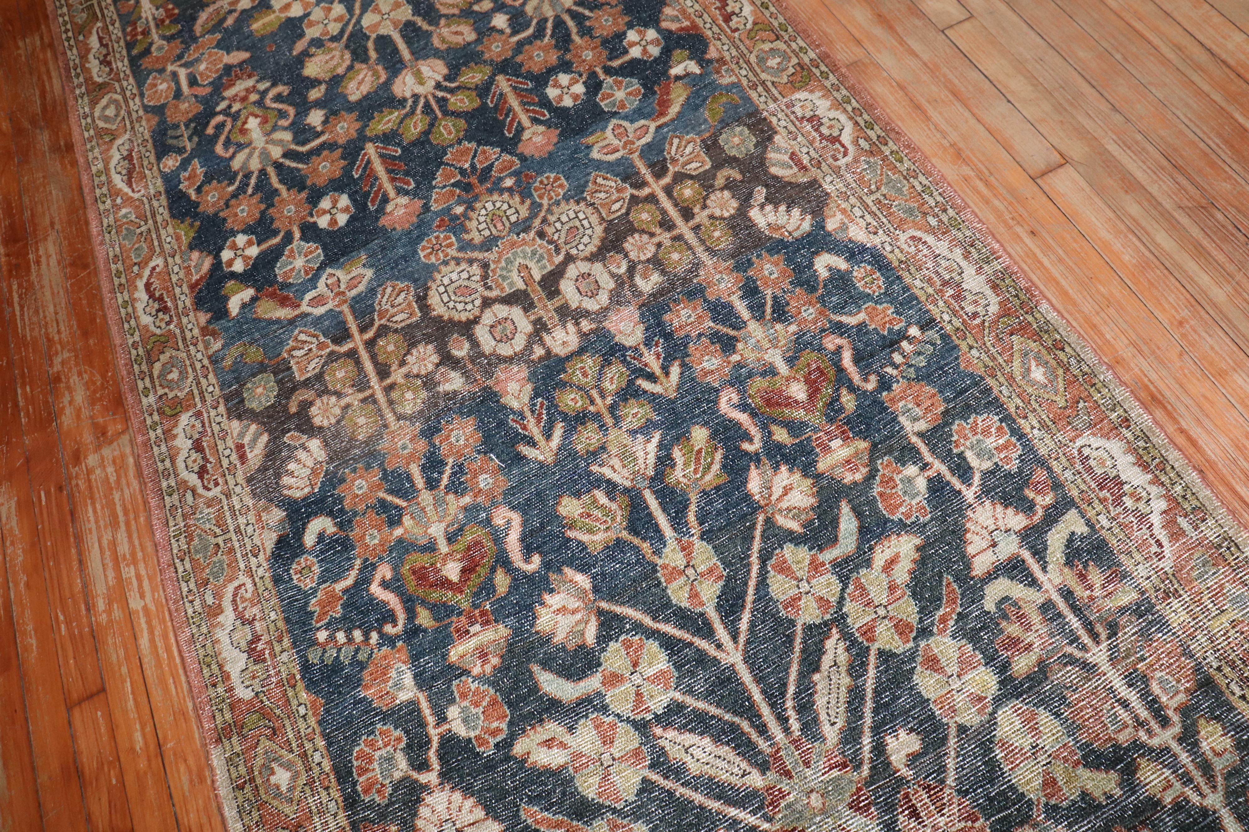 Zabihi Collection Dark Wide Persischer Läufer im Angebot 1