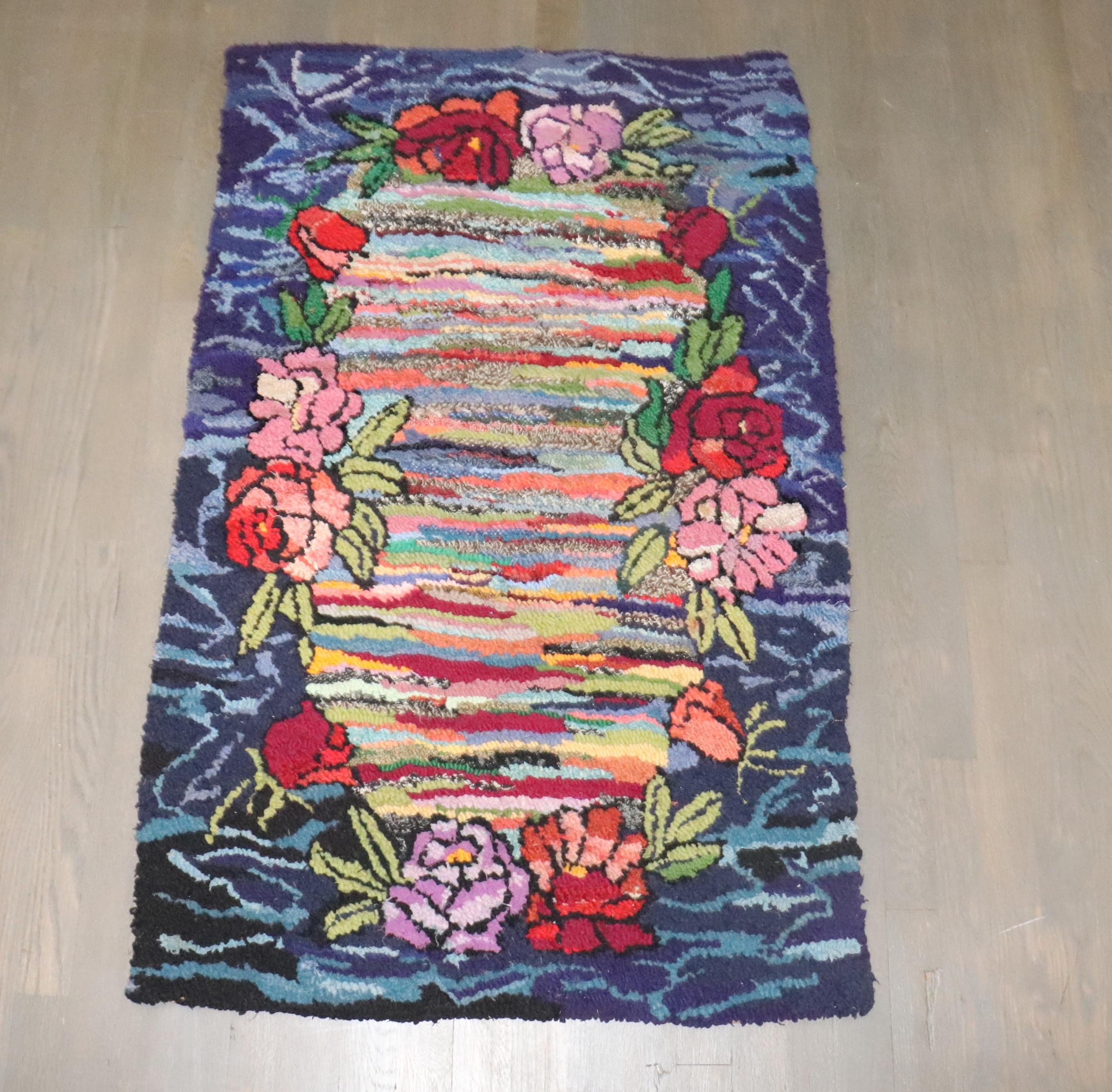 Country Petit tapis crocheté américain de la Collection Zabihi Dazzling Floral en vente