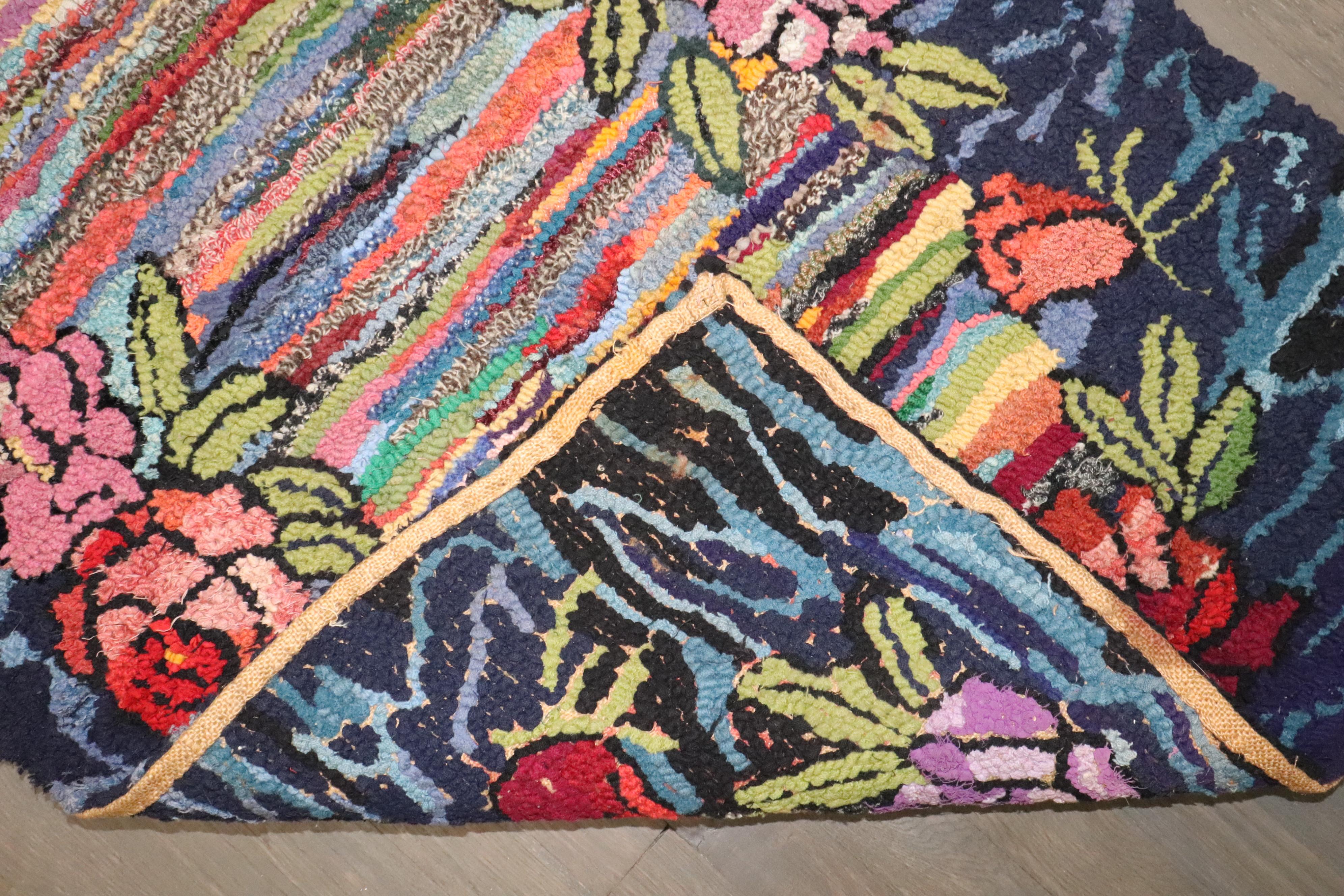 Petit tapis crocheté américain de la Collection Zabihi Dazzling Floral en vente 1